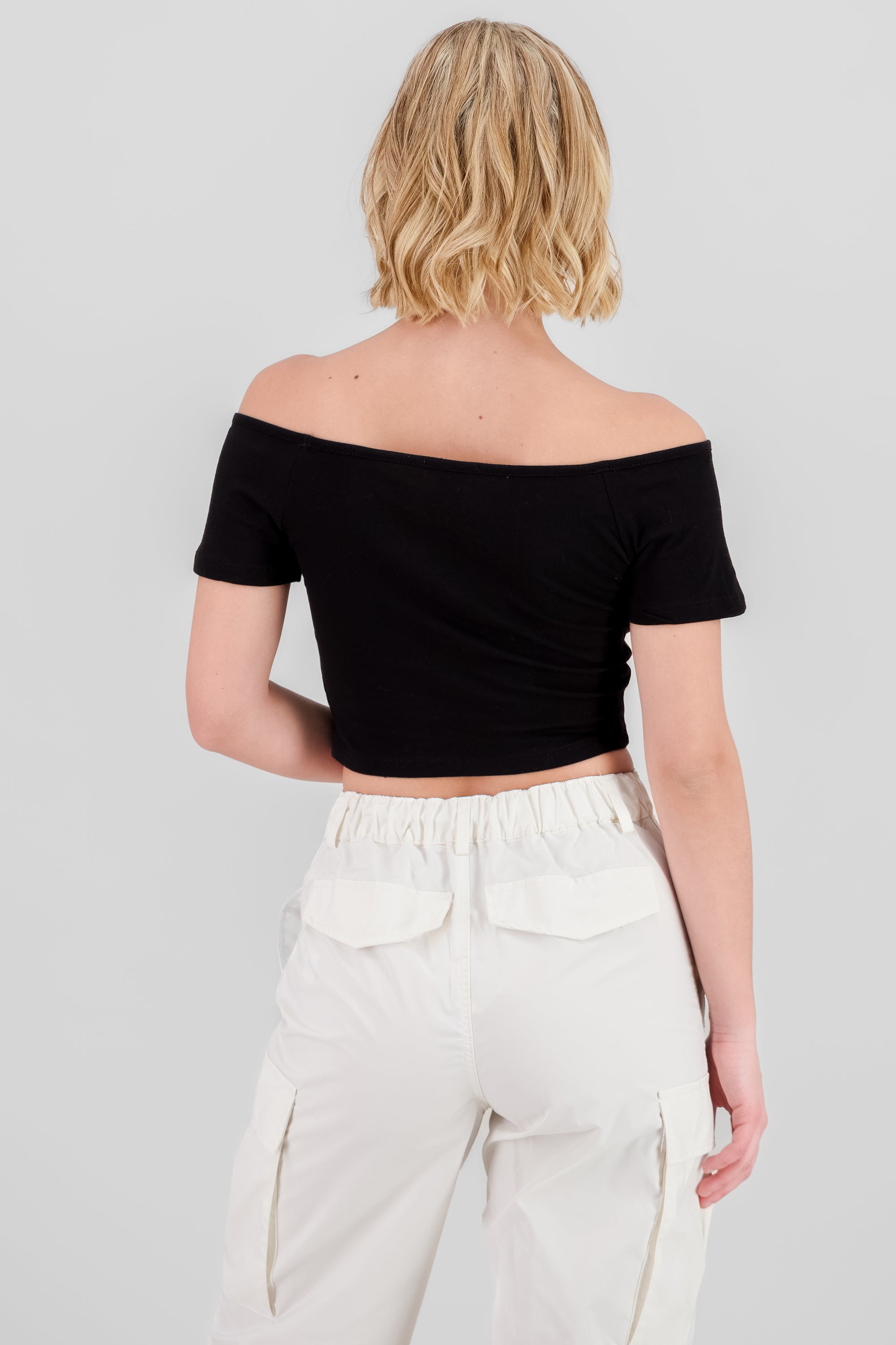 Top off shoulder liso cropped NEGRO