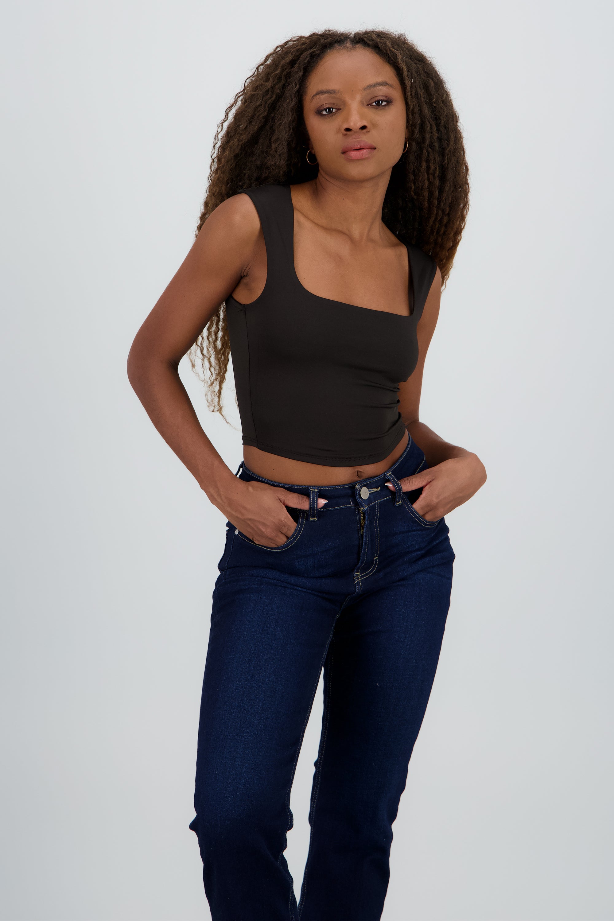 Top de escote cuadrado liso NEGRO