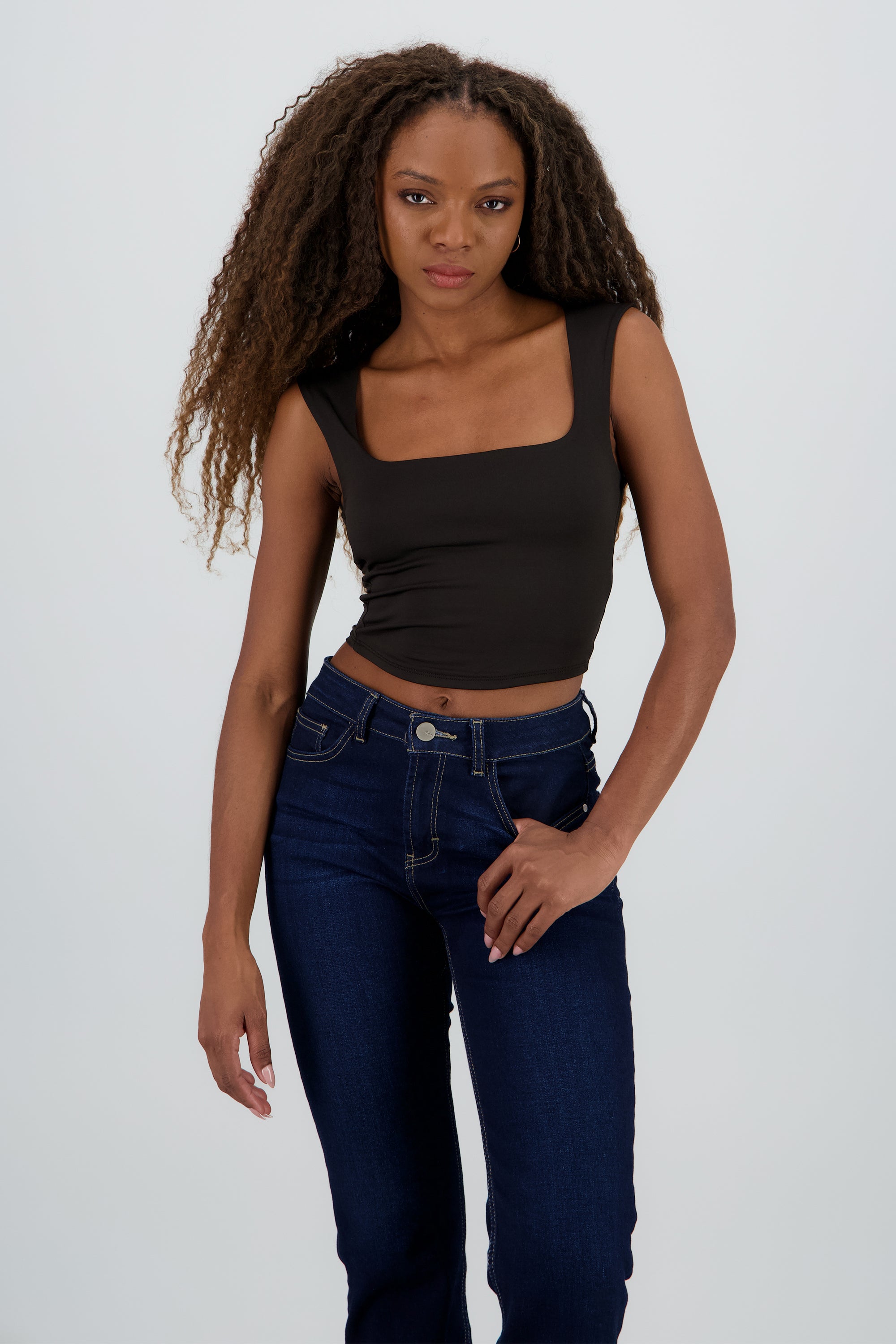 Top de escote cuadrado liso NEGRO