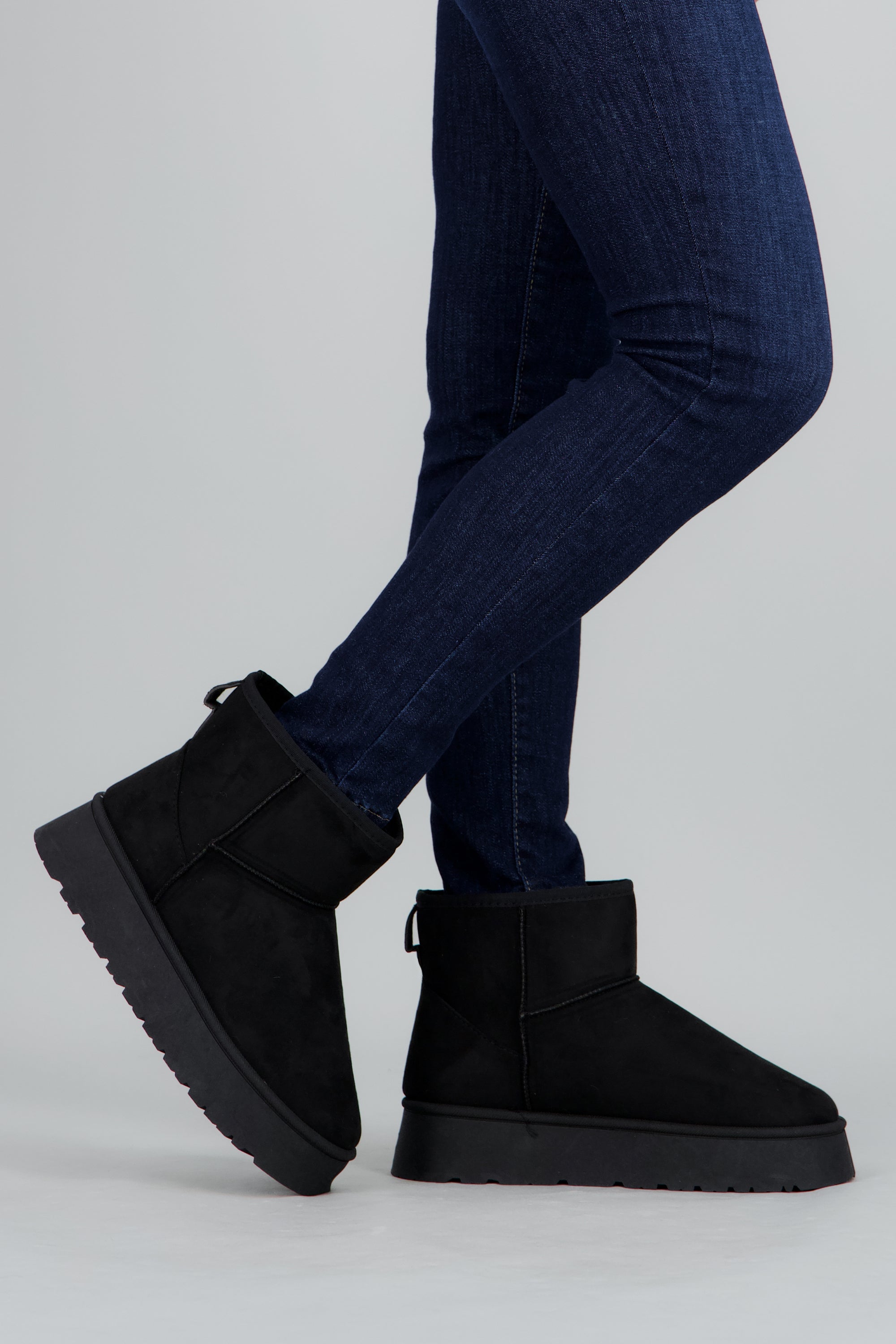 Bota corta plataforma peluche NEGRO