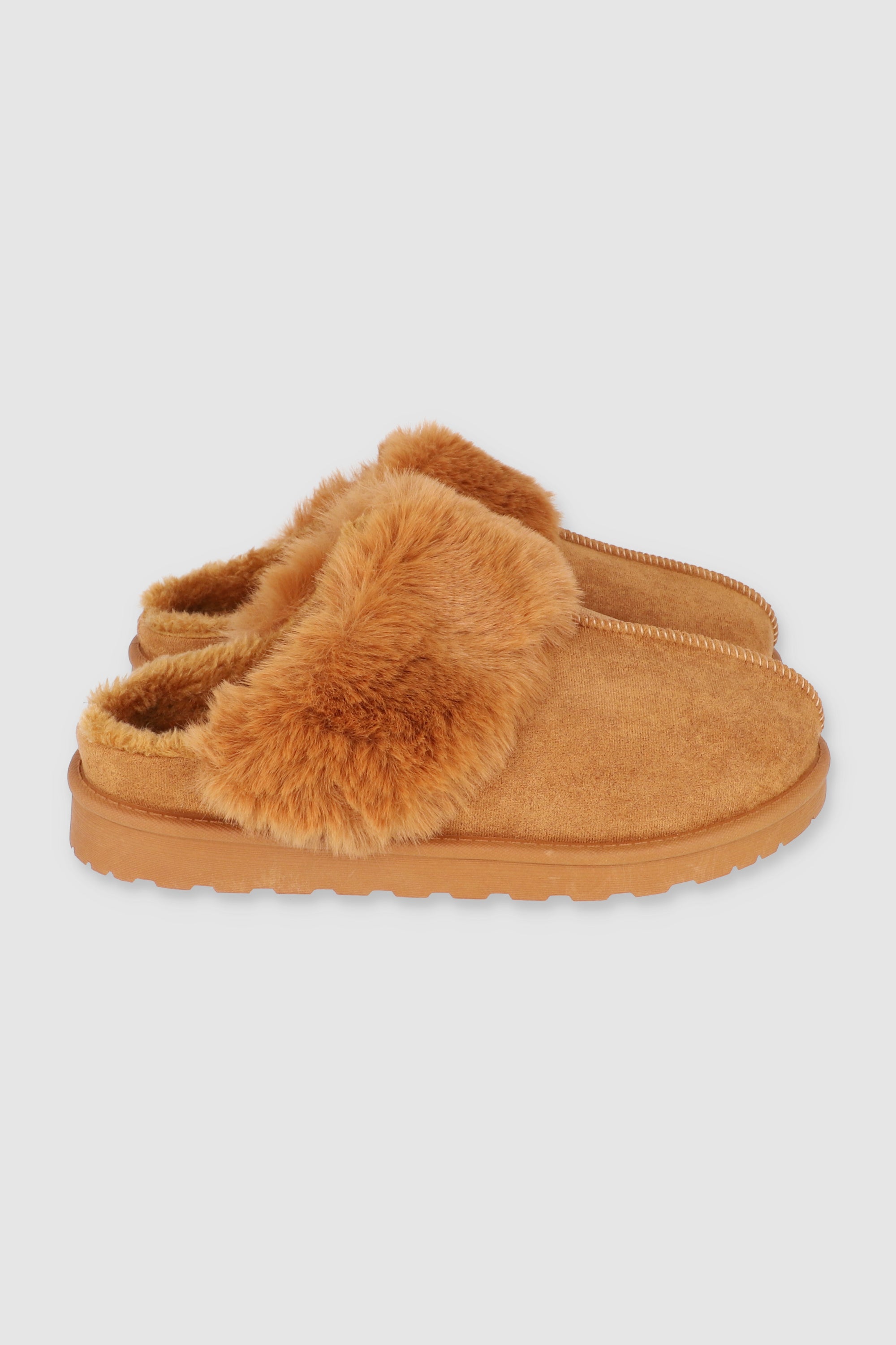 Pantufla zueco fluffy CAMELLO