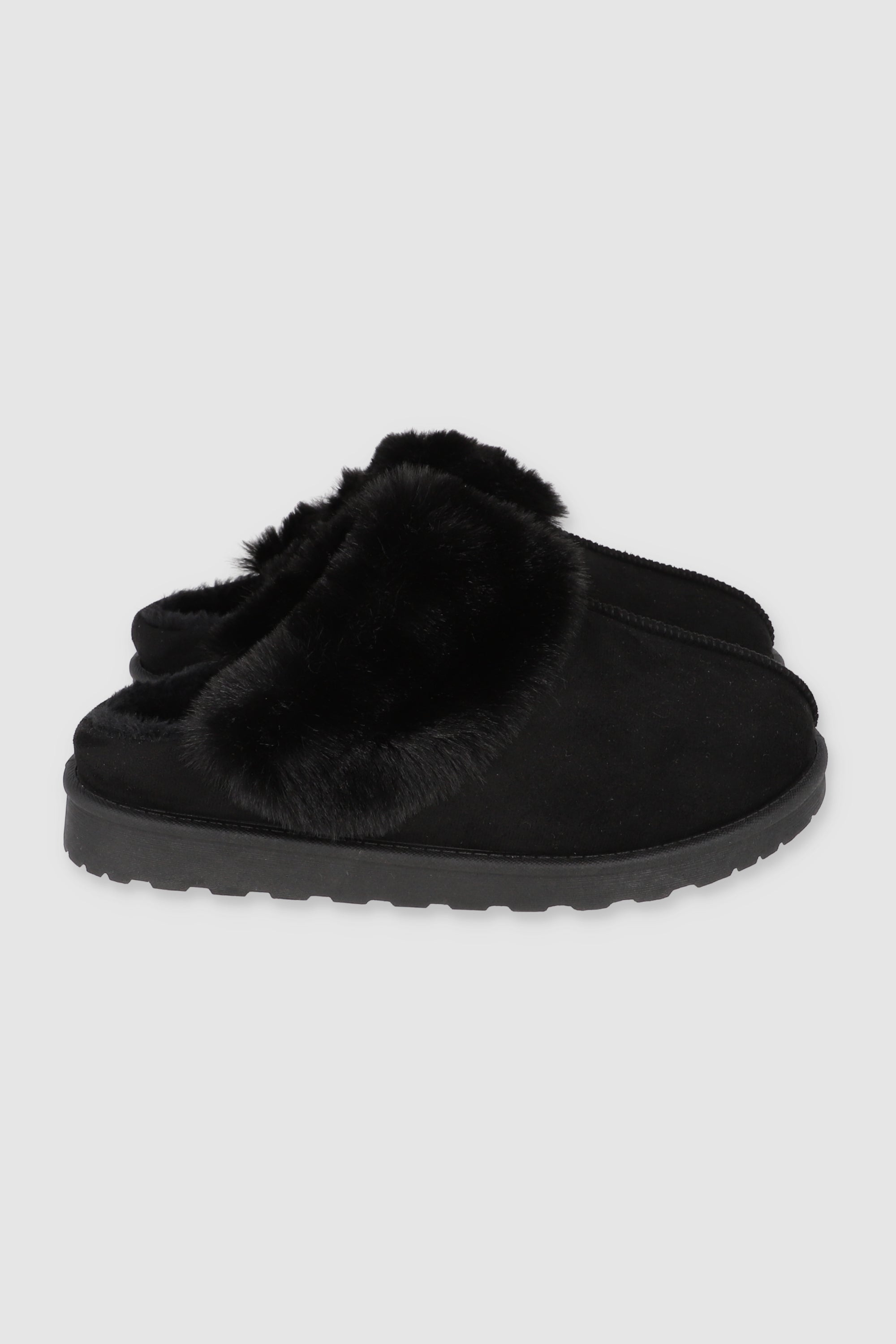 Pantufla zueco fluffy NEGRO