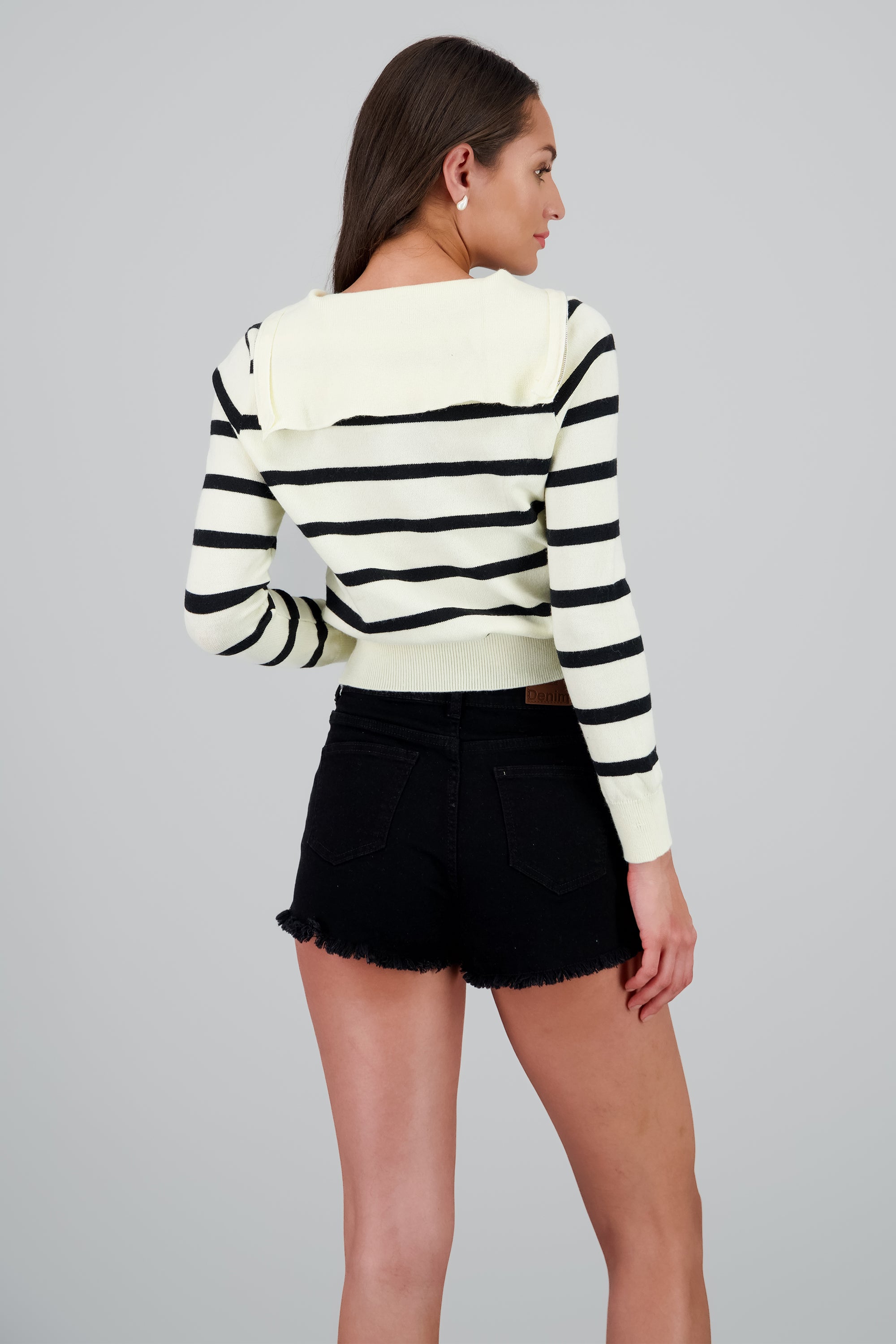 Sueter con rayas y medio cierre NEGRO BLANCO