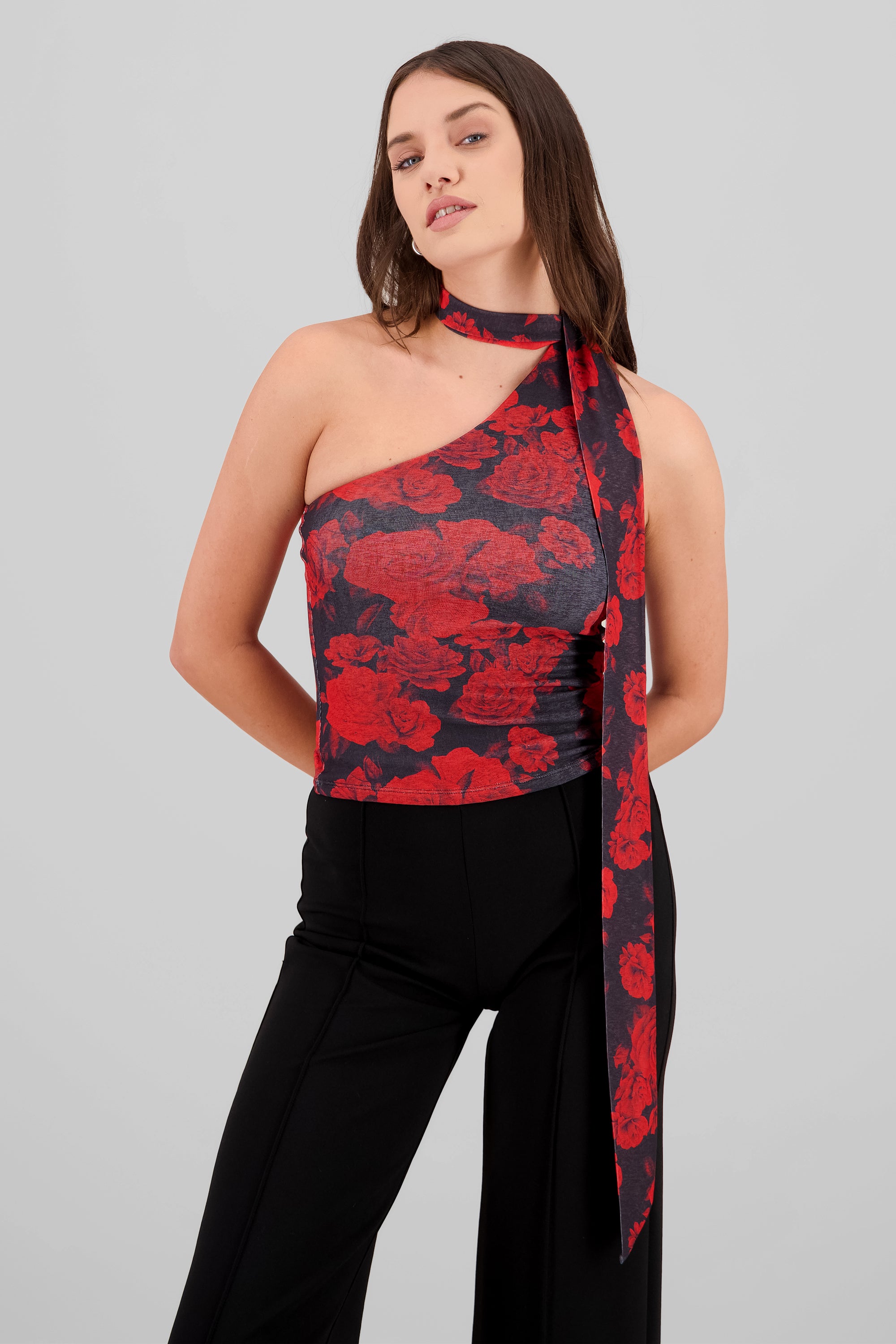Top de rosas asimetrico con detalle en cuello ROJO COMBO
