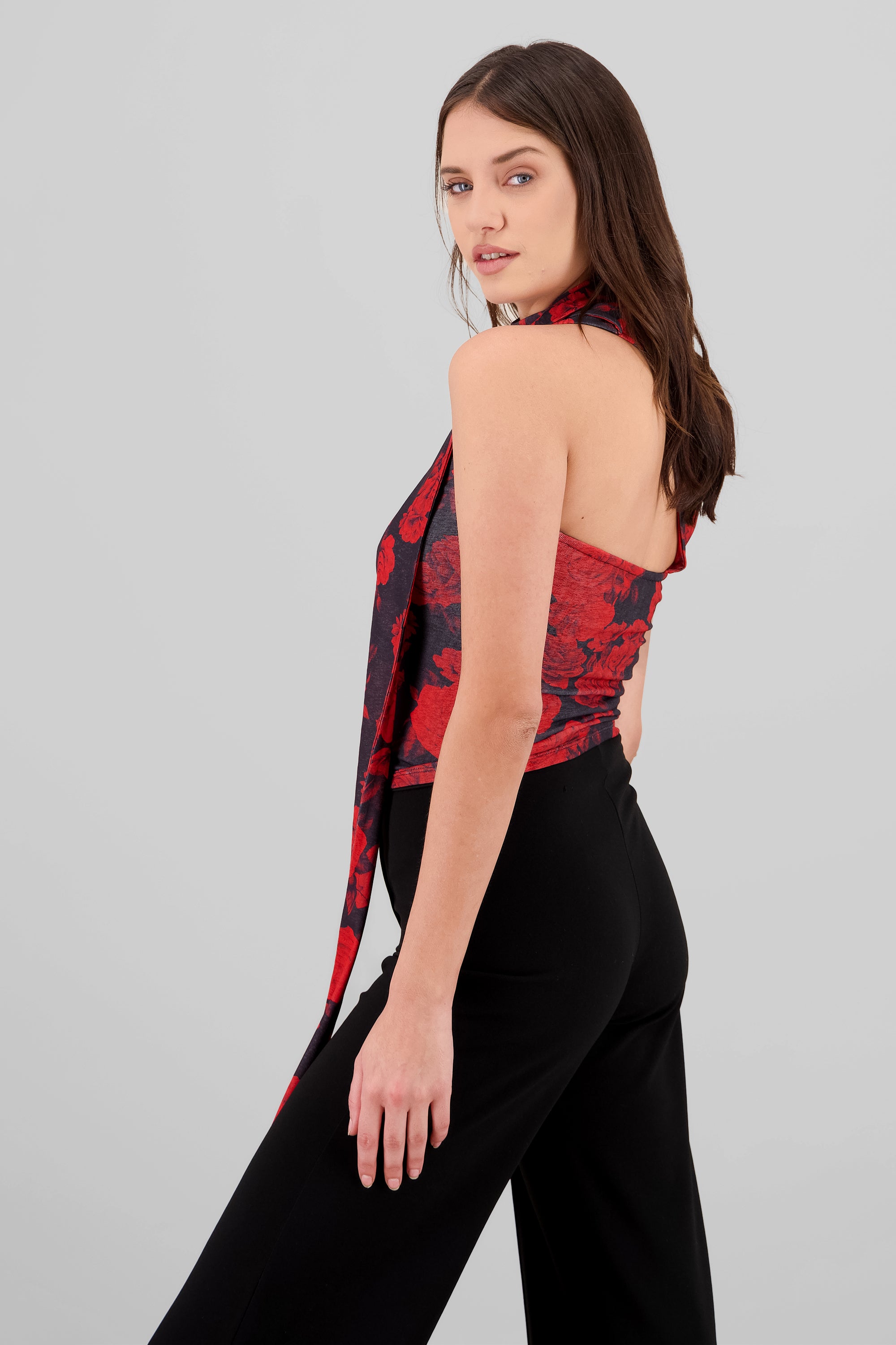 Top de rosas asimetrico con detalle en cuello ROJO COMBO