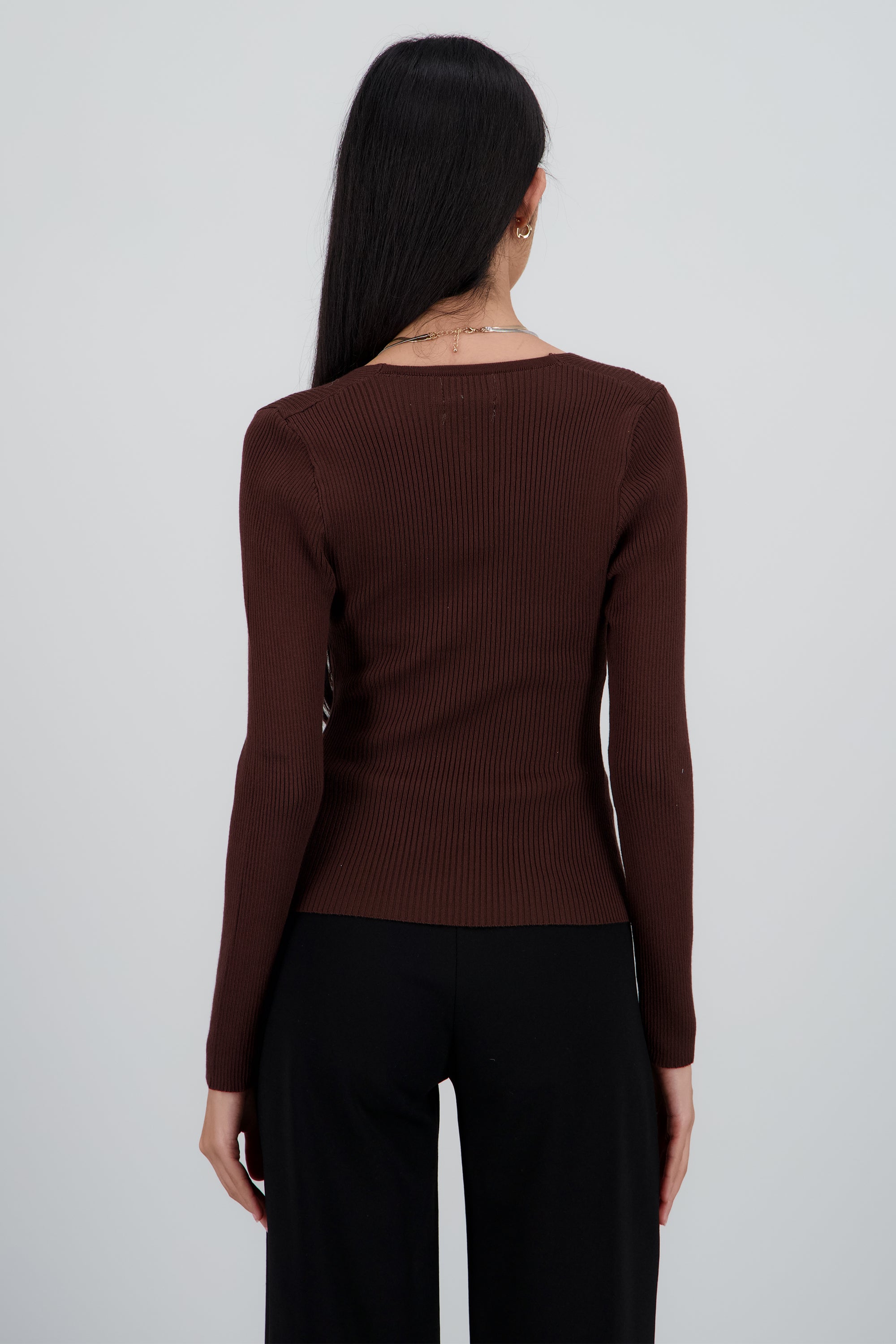 Sueter tejido de cuello cuadrado liso CAFE