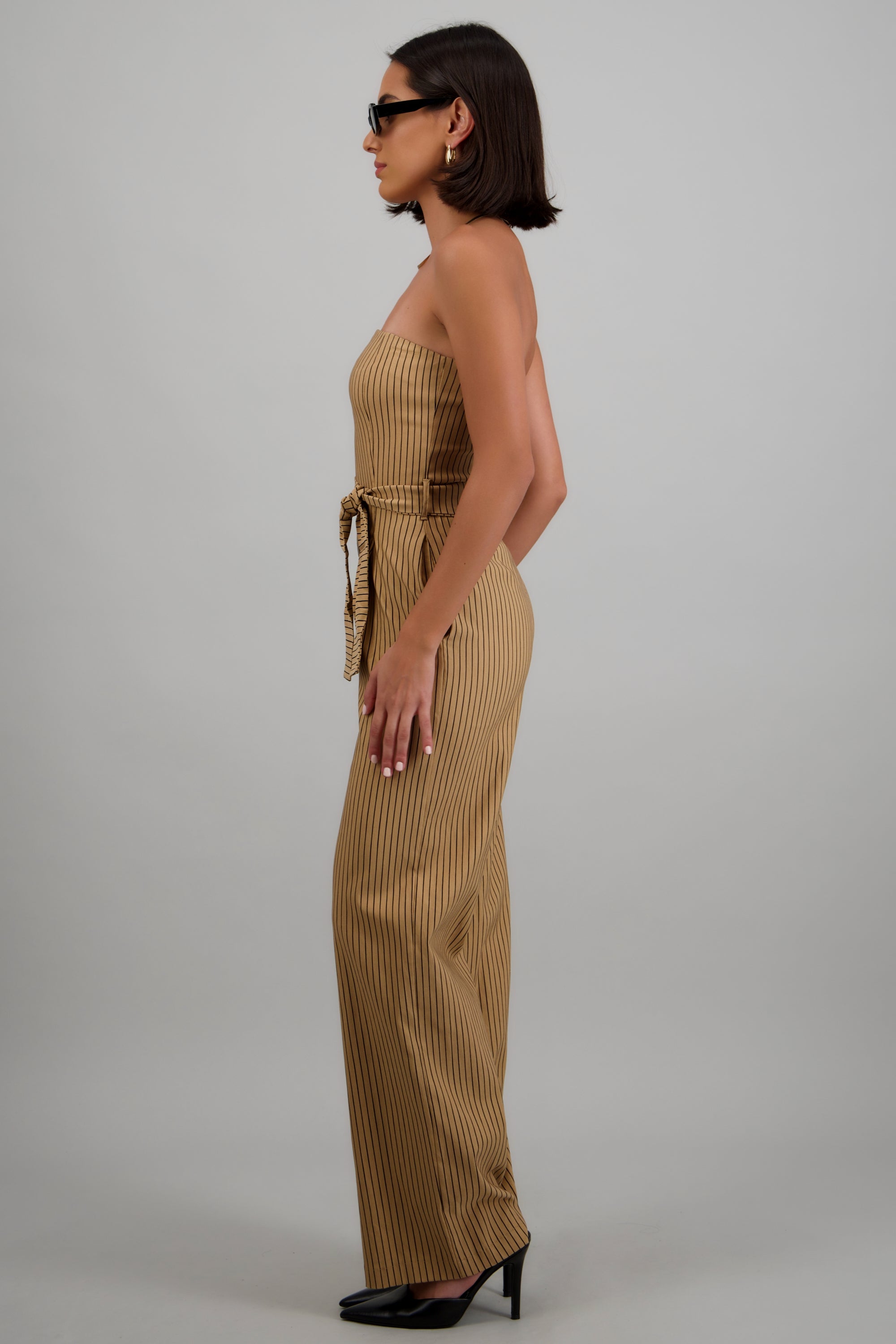 Jumpsuit strapless rayas detalle laso CAMELLO
