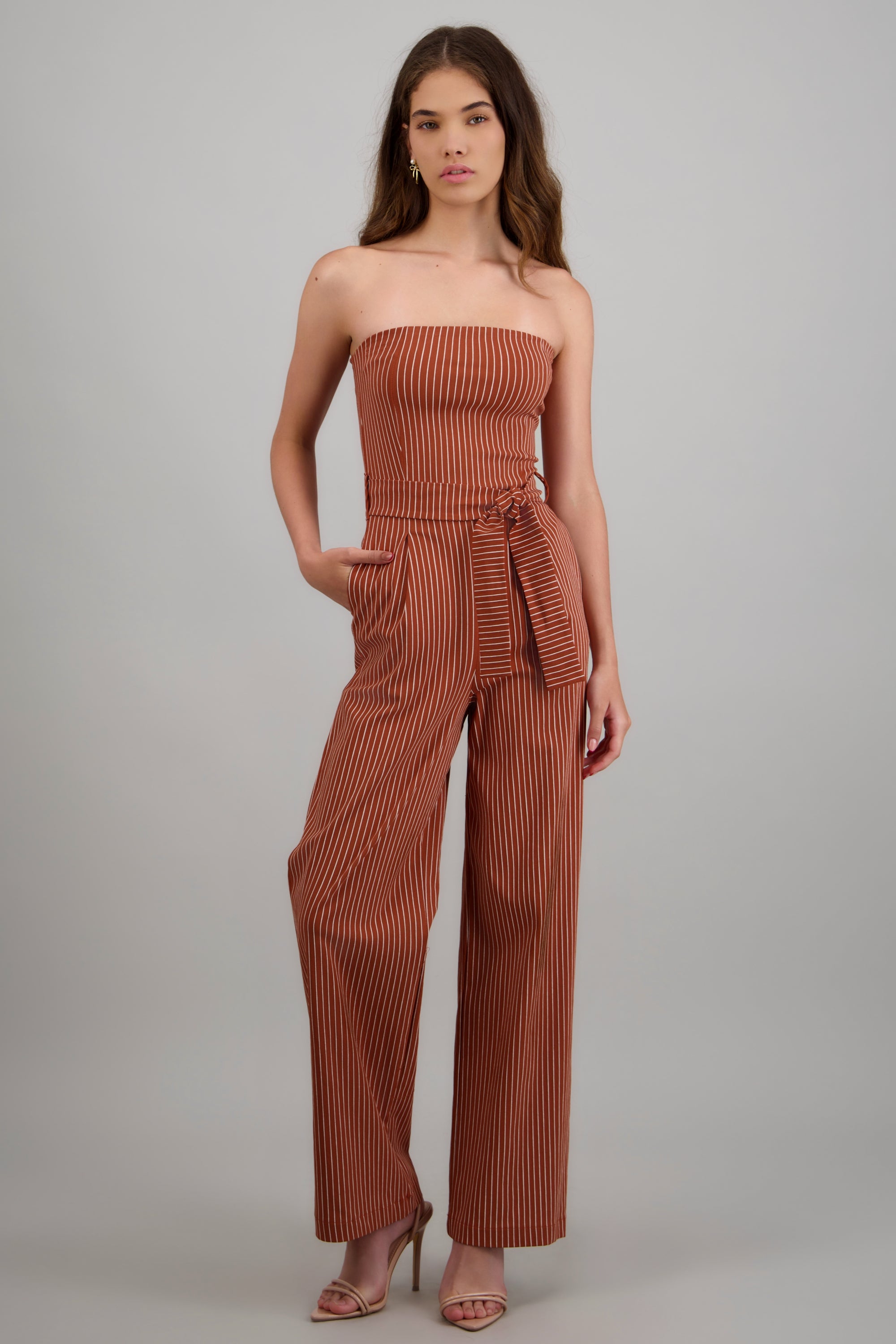 Jumpsuit strapless rayas detalle laso LADRILLO