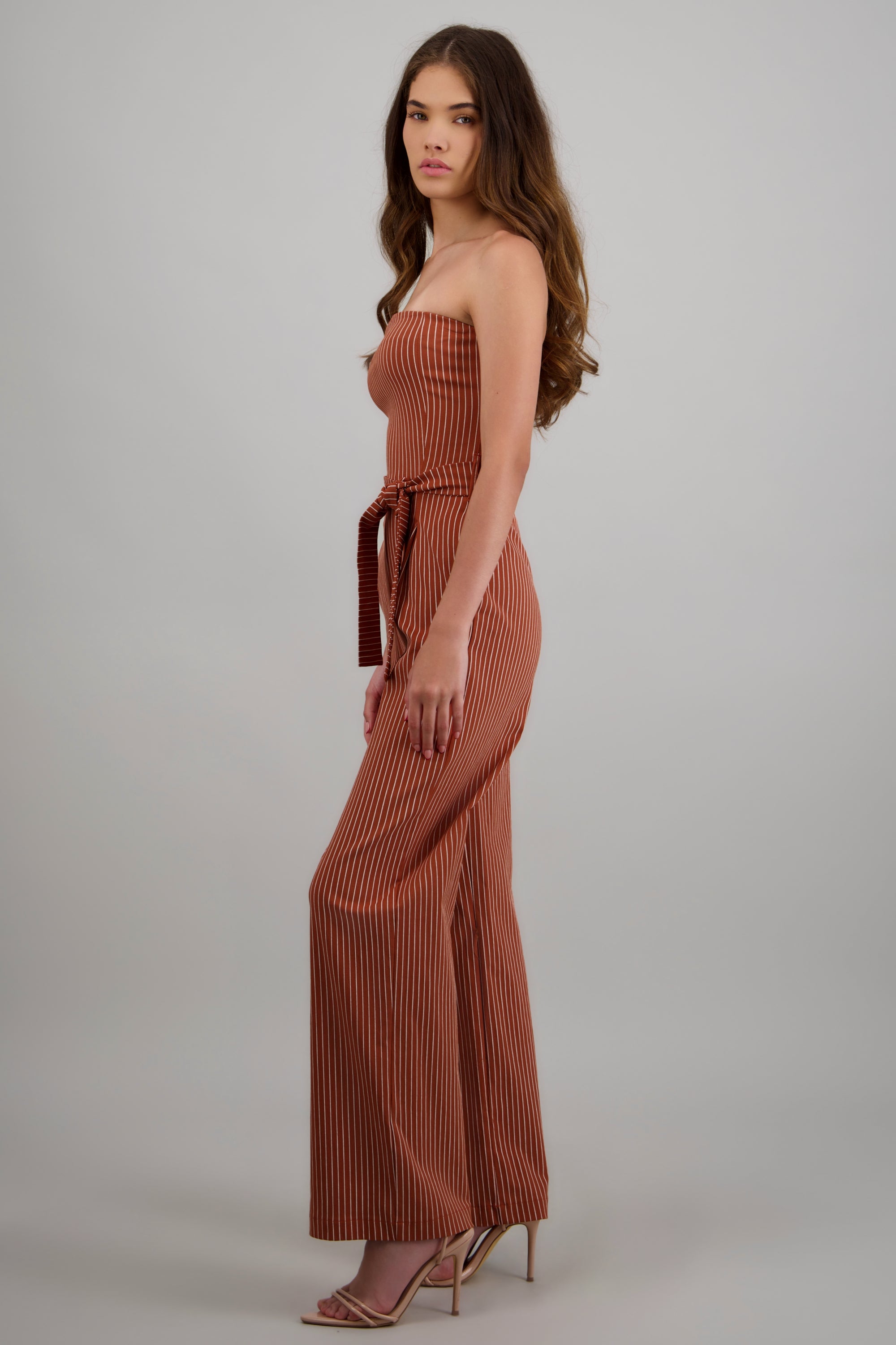 Jumpsuit strapless rayas detalle laso LADRILLO