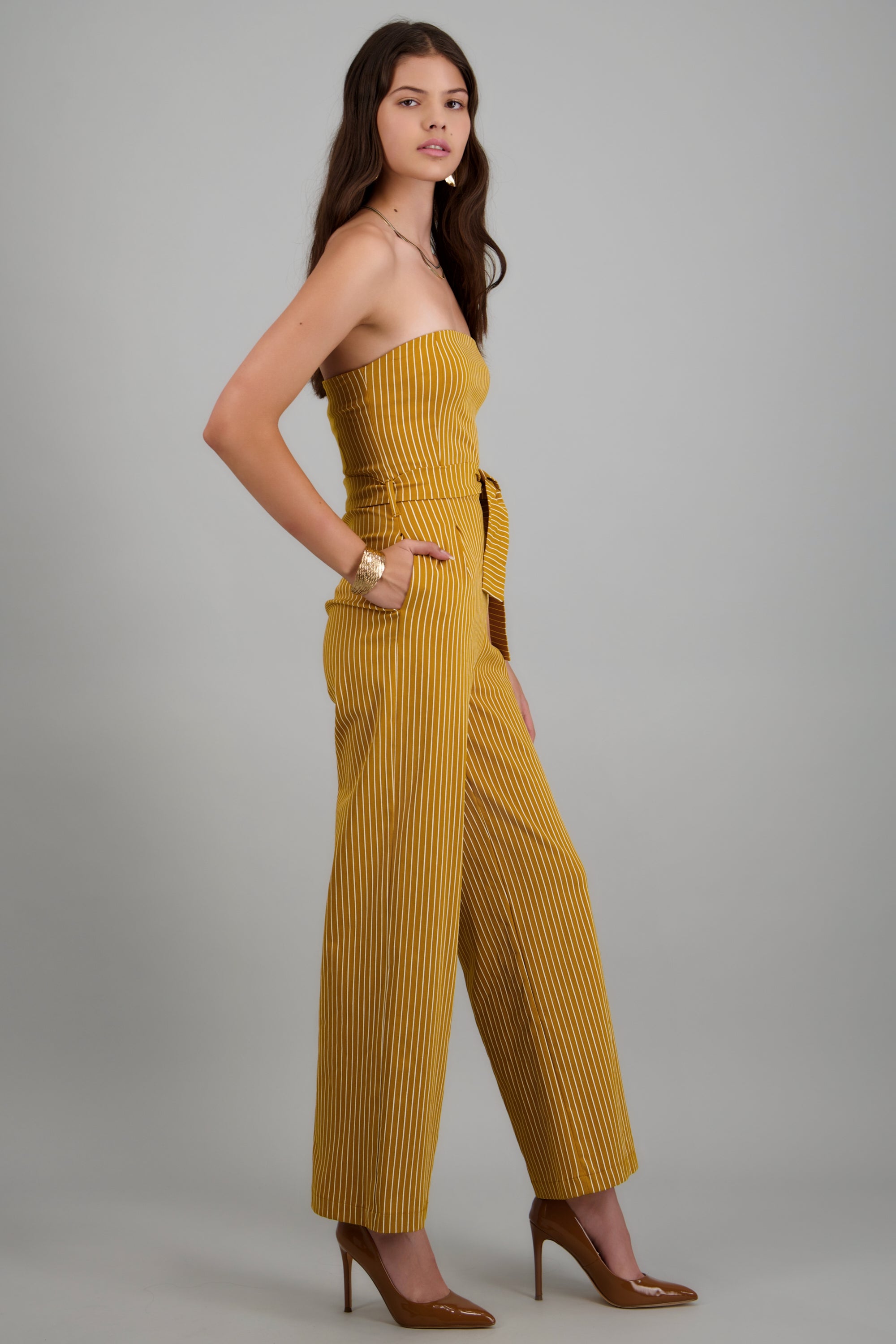 Jumpsuit strapless rayas detalle laso MOSTAZA OBSCURO