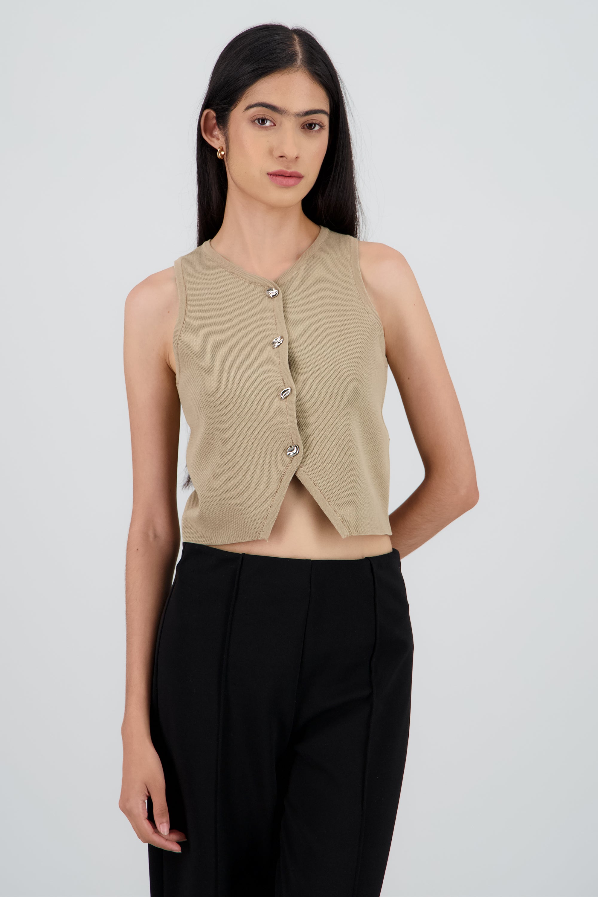 Top corto tejido detalle botones GREIGE
