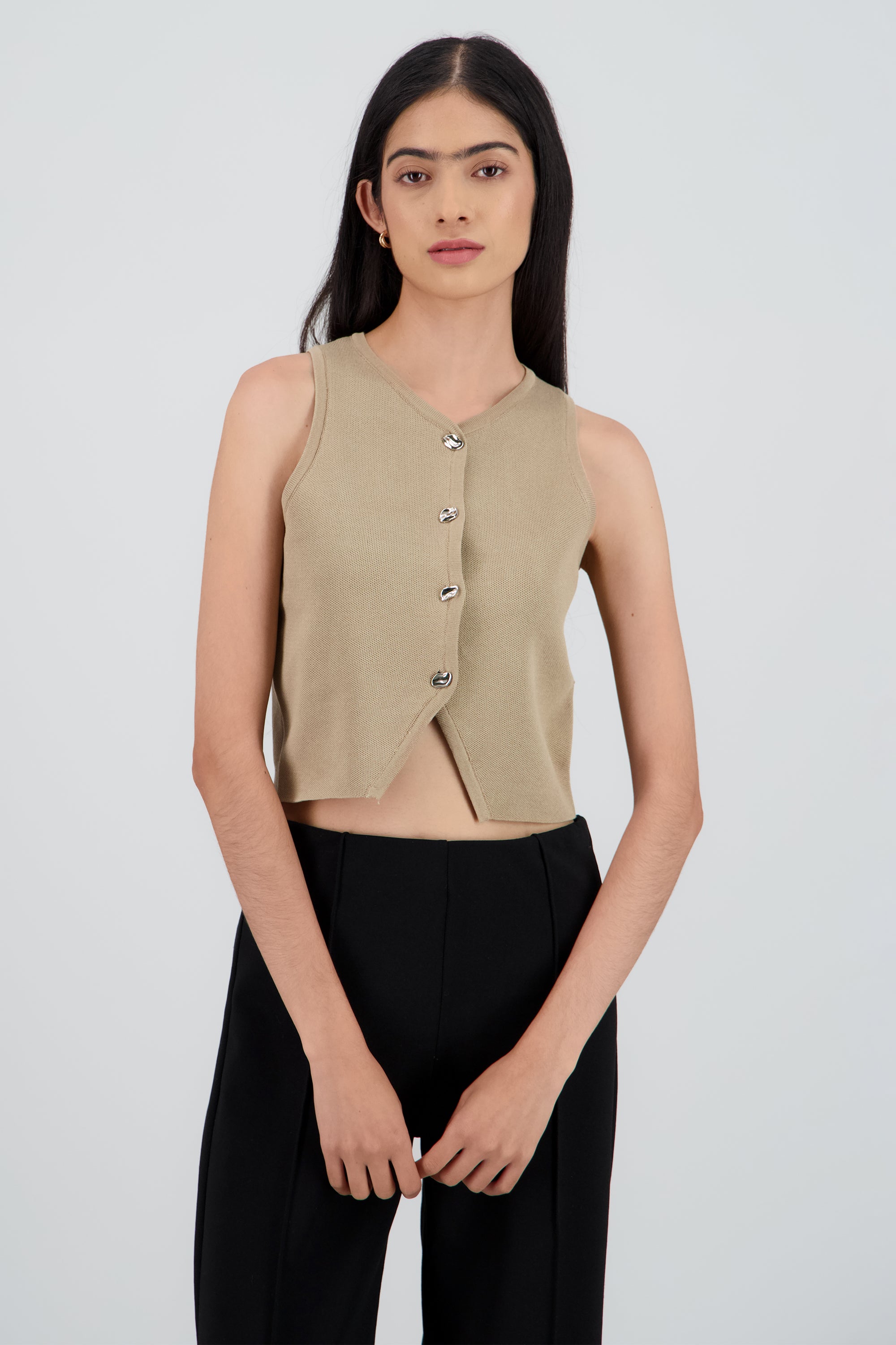 Top corto tejido detalle botones GREIGE