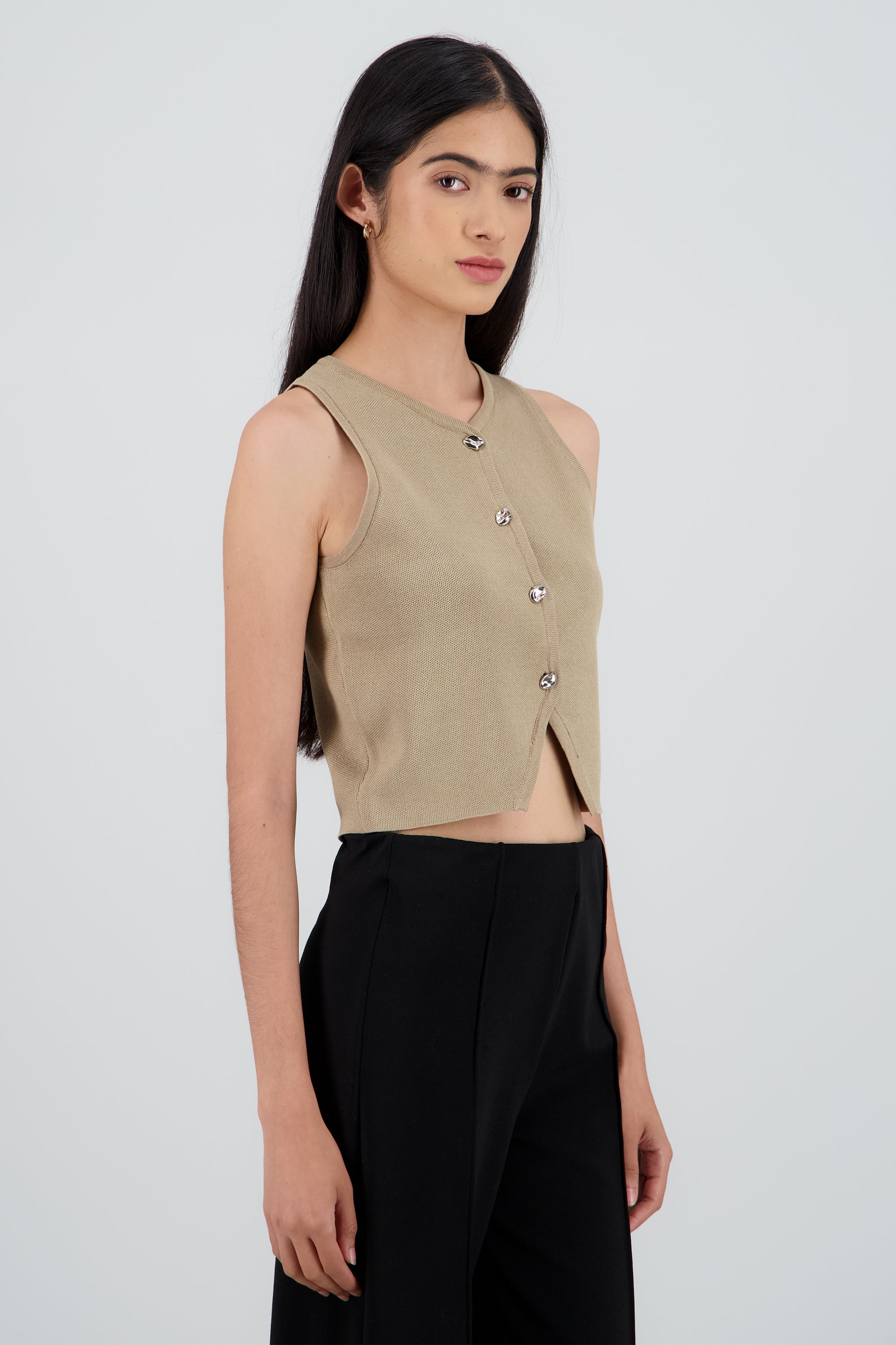 Top corto tejido detalle botones GREIGE