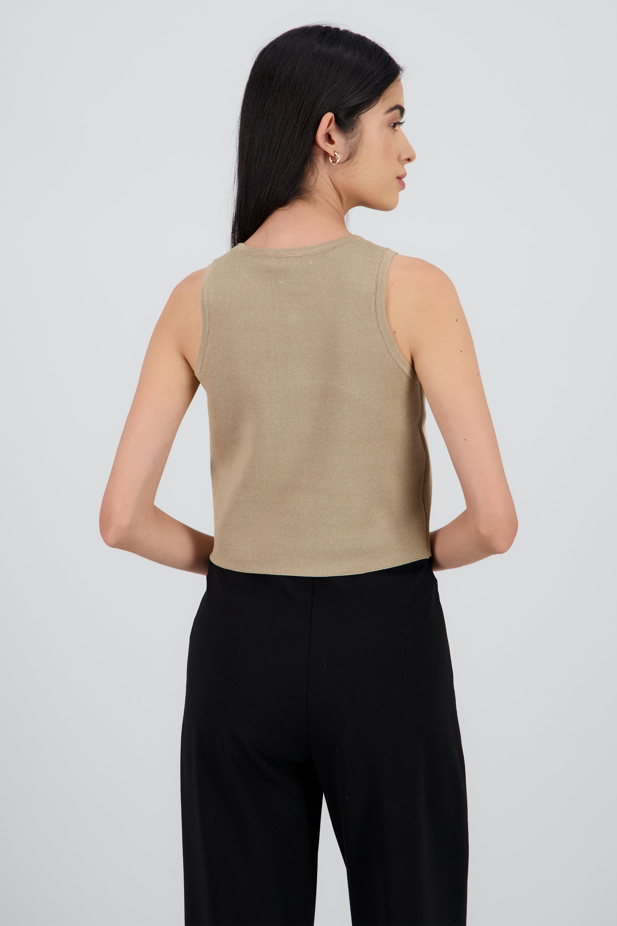 Top corto tejido detalle botones GREIGE