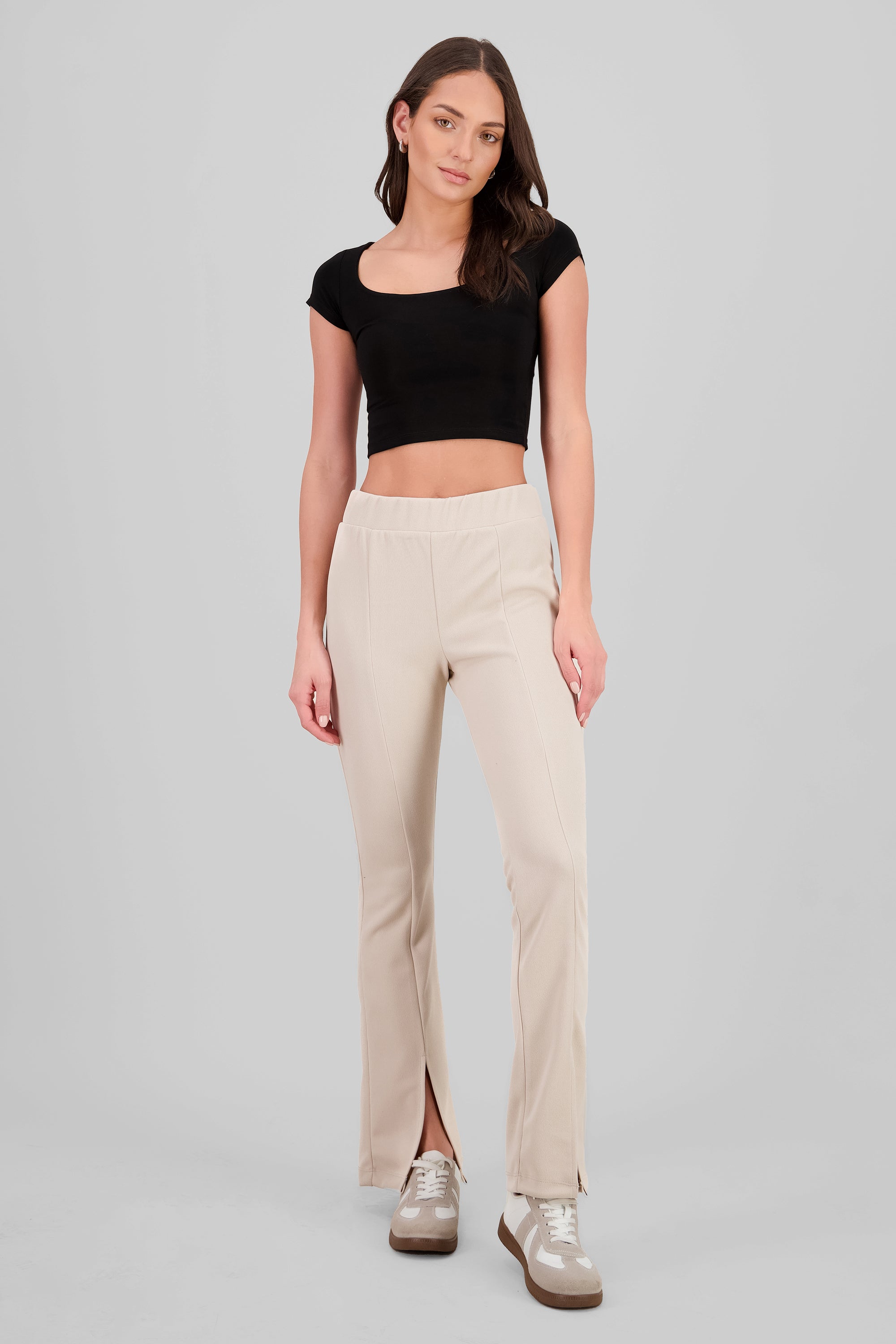 Pantalon flare detalle abertura ARENA