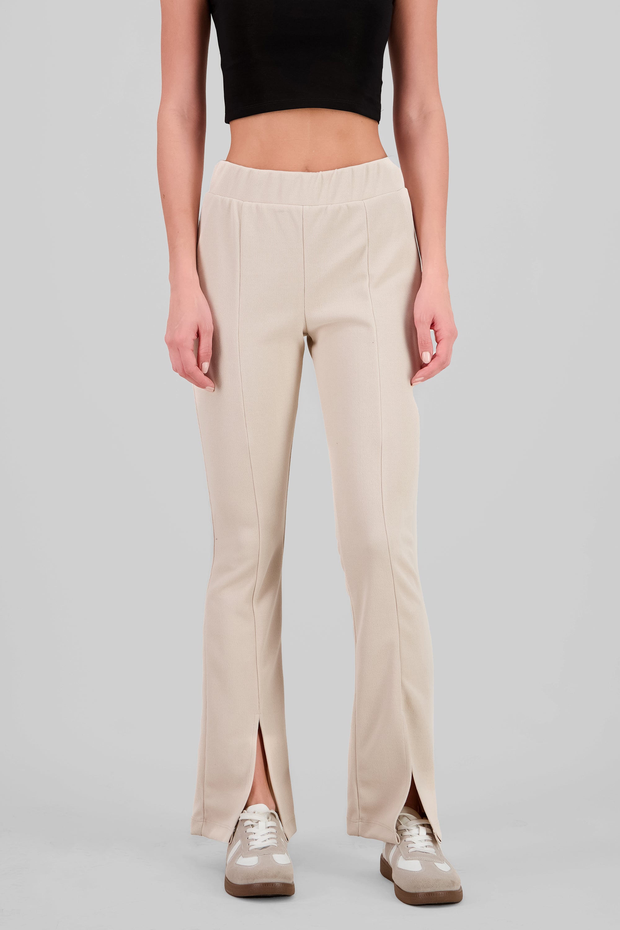 Pantalon flare detalle abertura ARENA