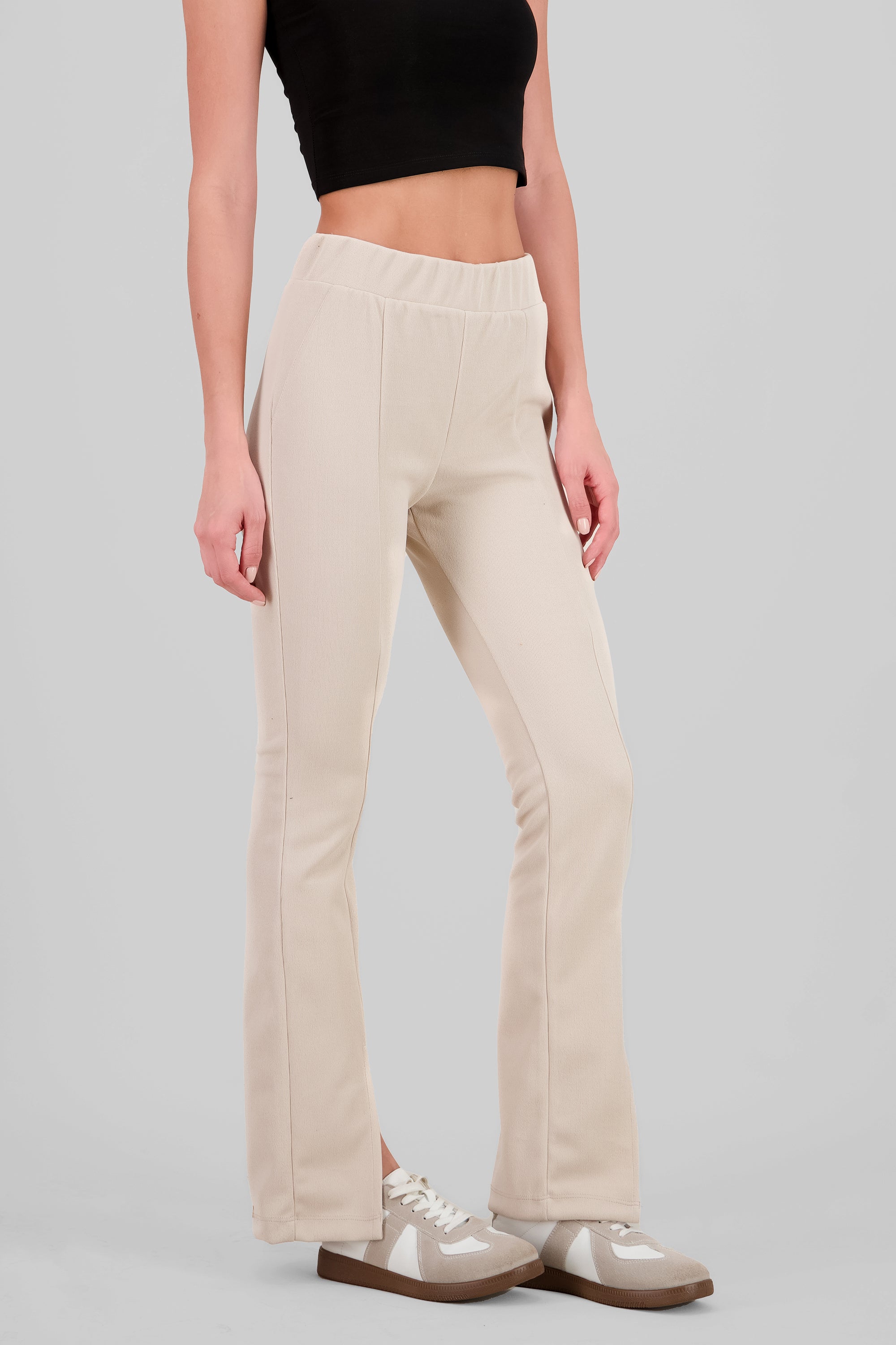 Pantalon flare detalle abertura ARENA