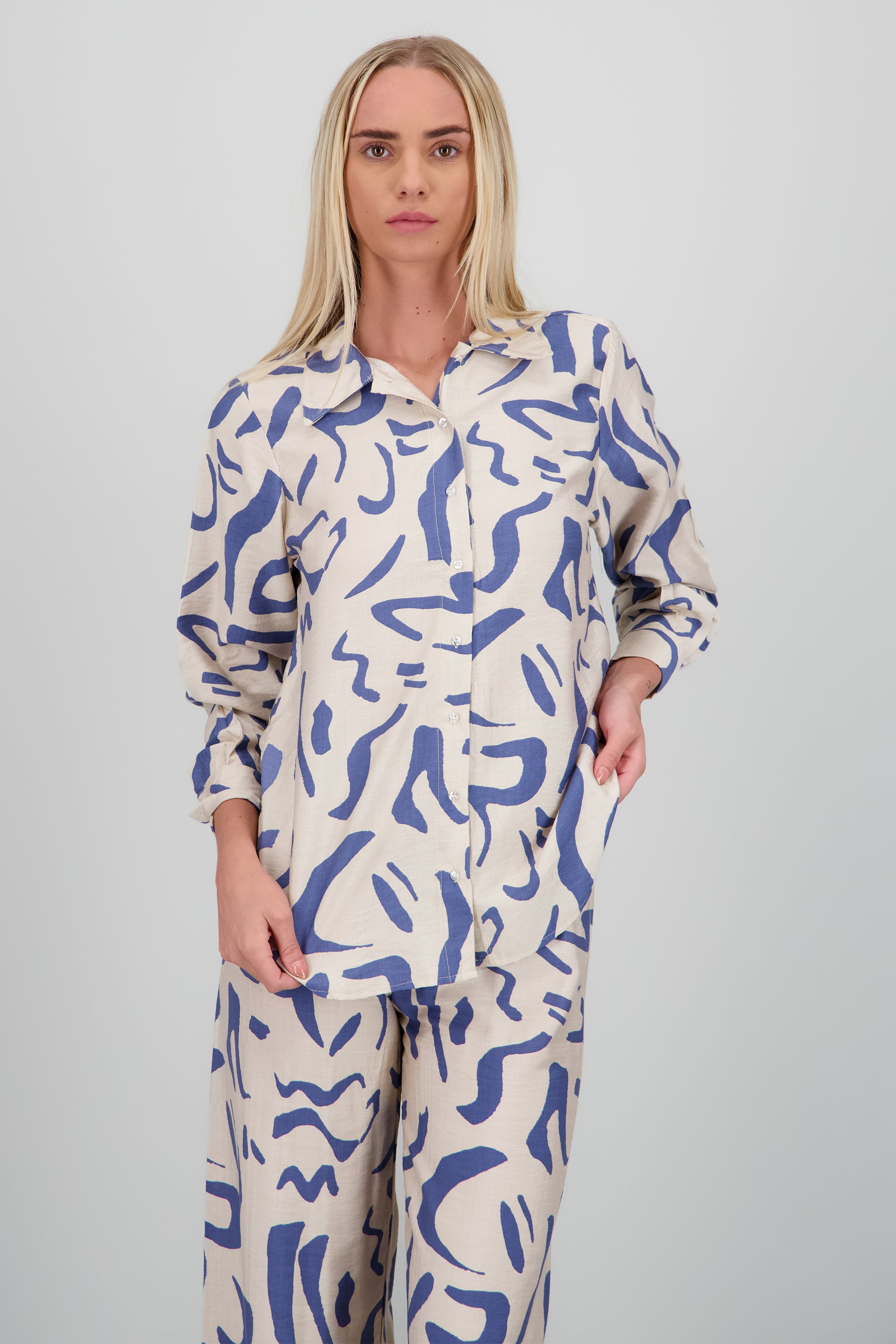 Camisa oversized detalle estampado AZUL COMBO