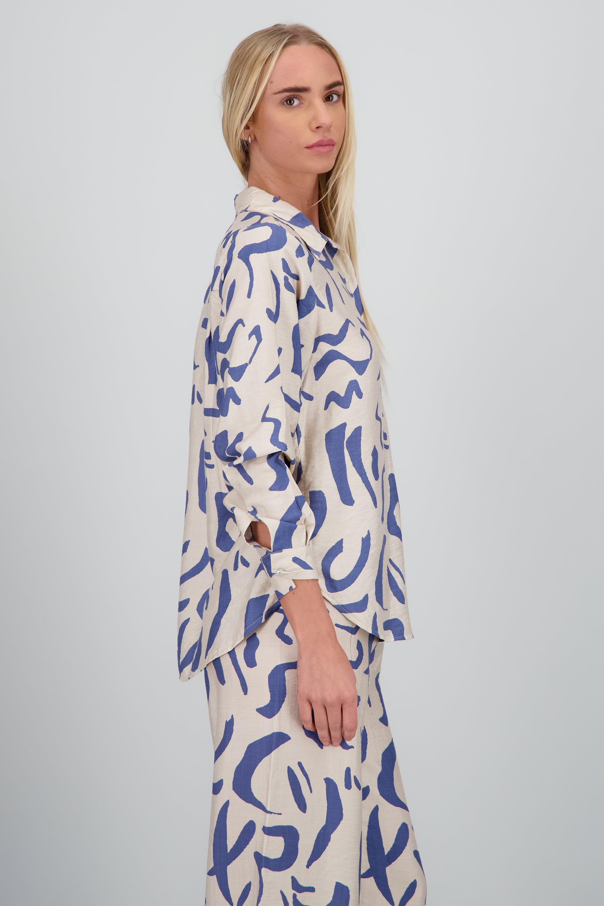 Camisa oversized detalle estampado AZUL COMBO