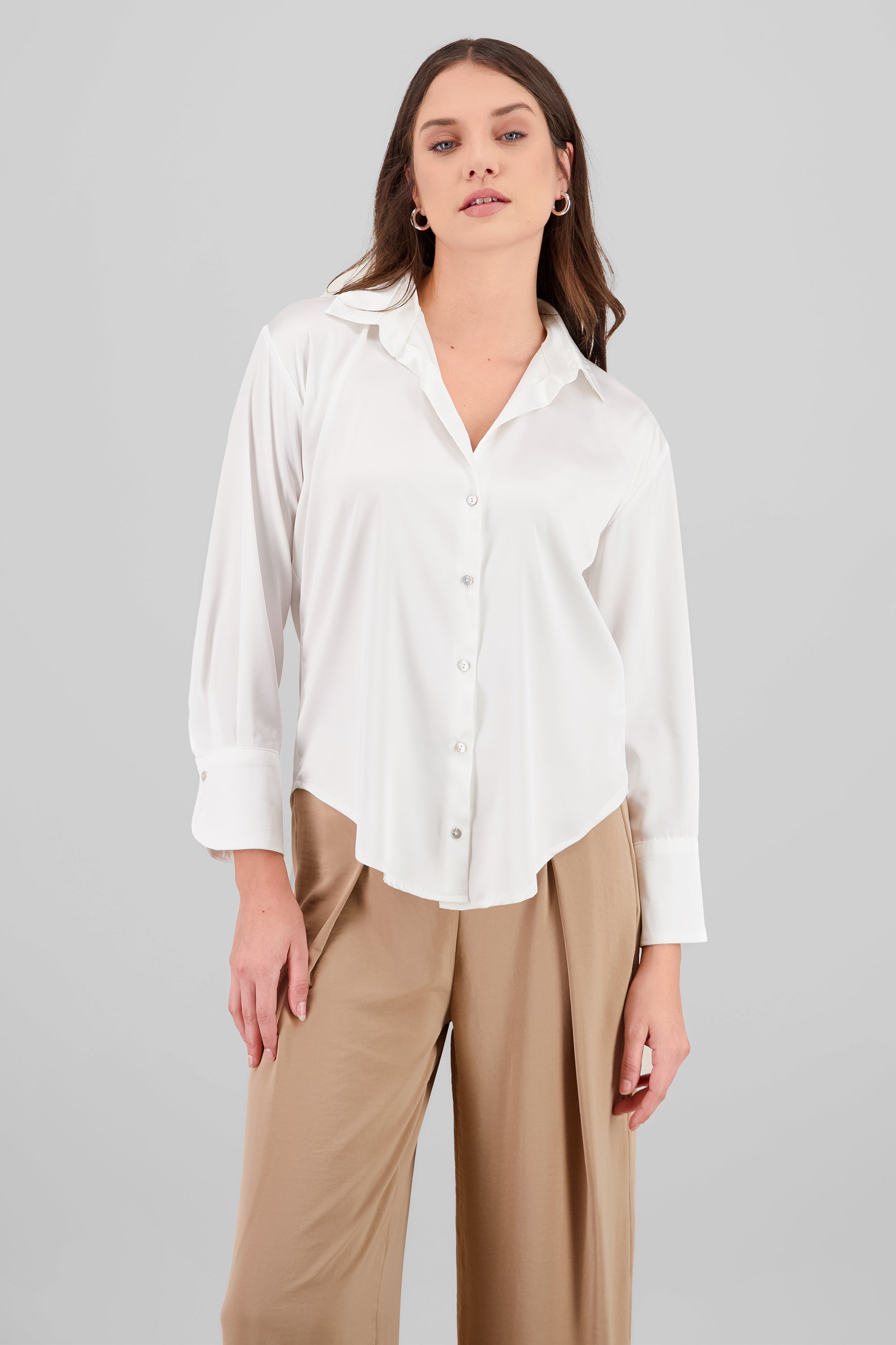 Camisa oversize cuello satin HUESO