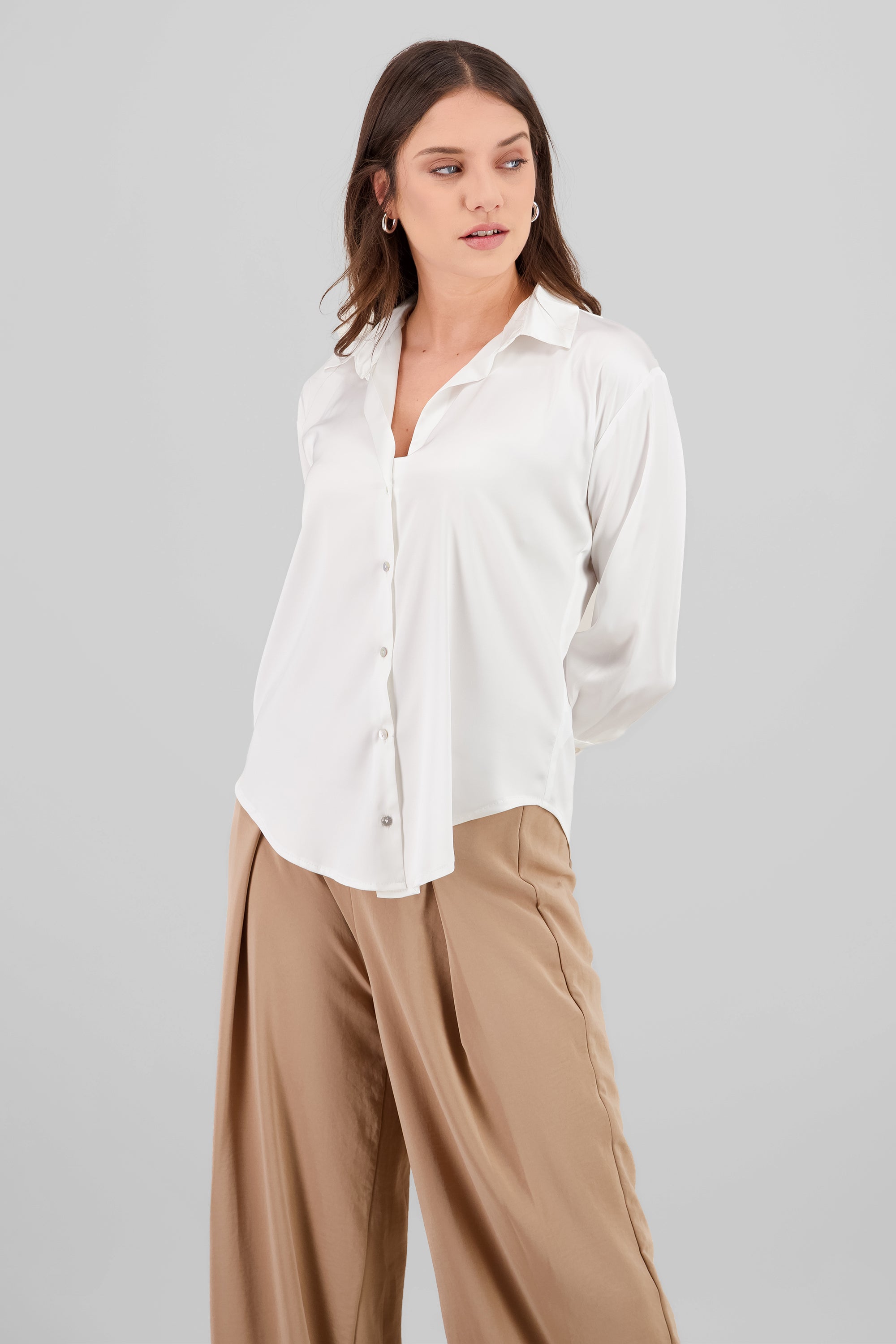 Camisa oversize cuello satin HUESO