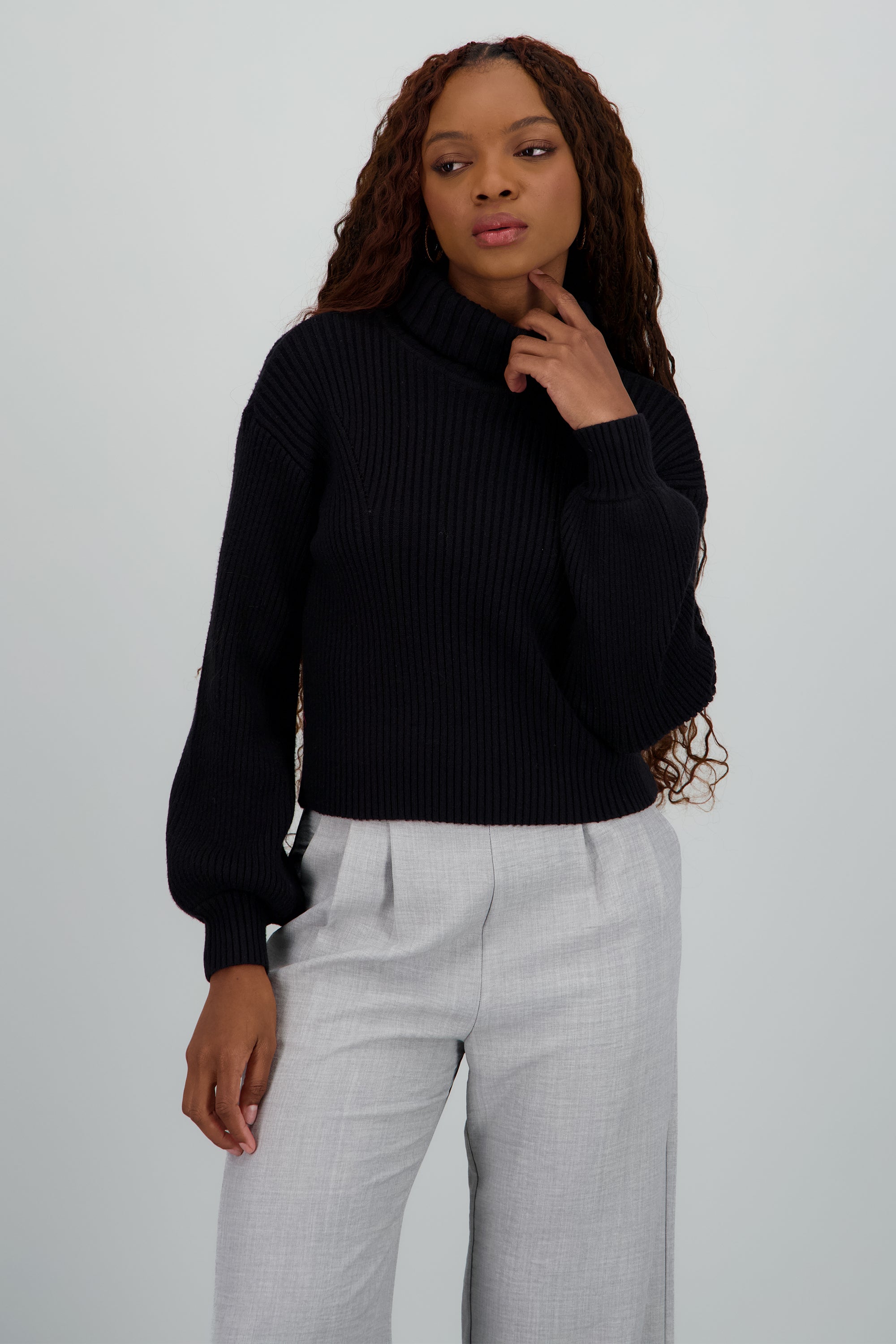 Sueter tejido cuello tortuga NEGRO