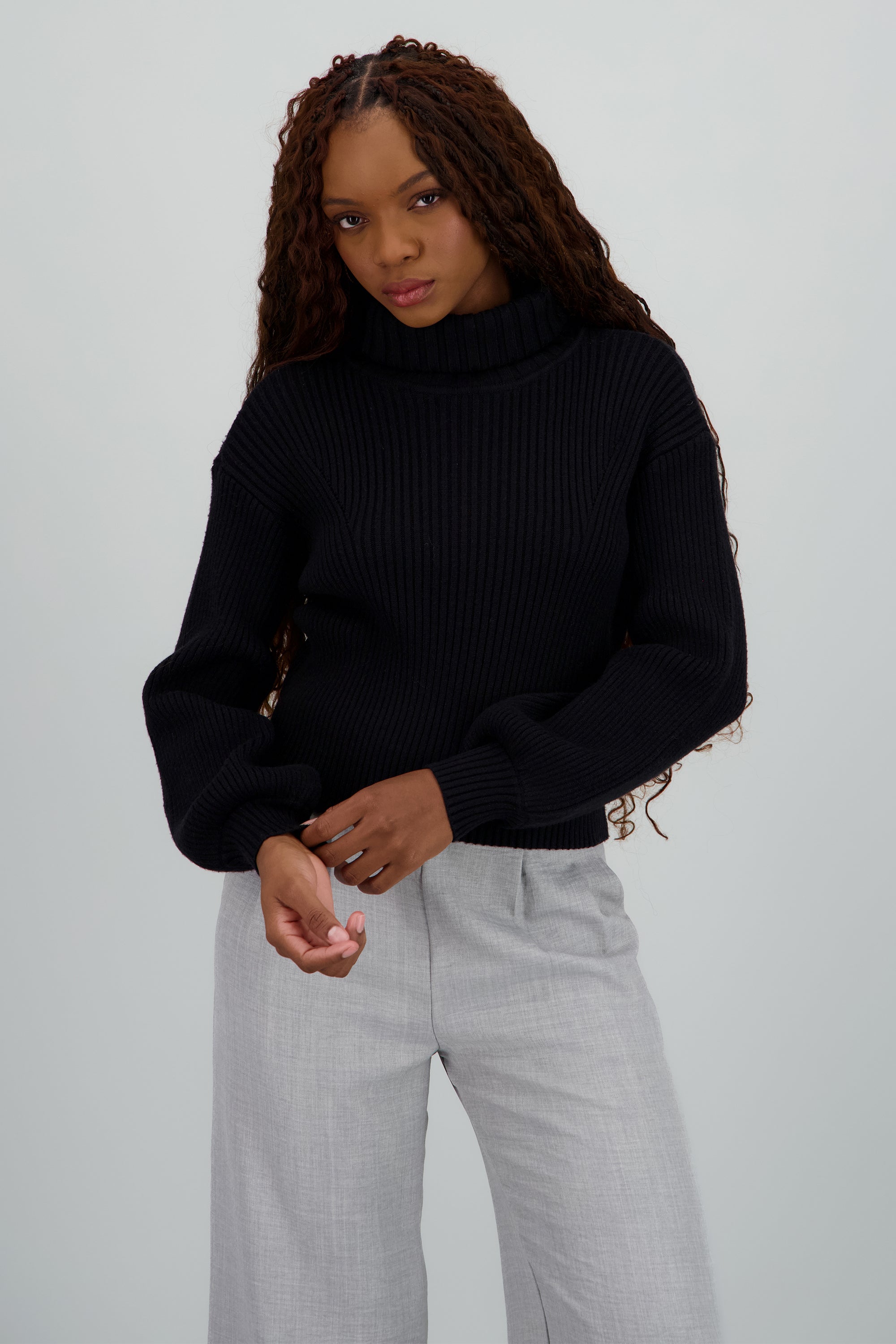Sueter tejido cuello tortuga NEGRO