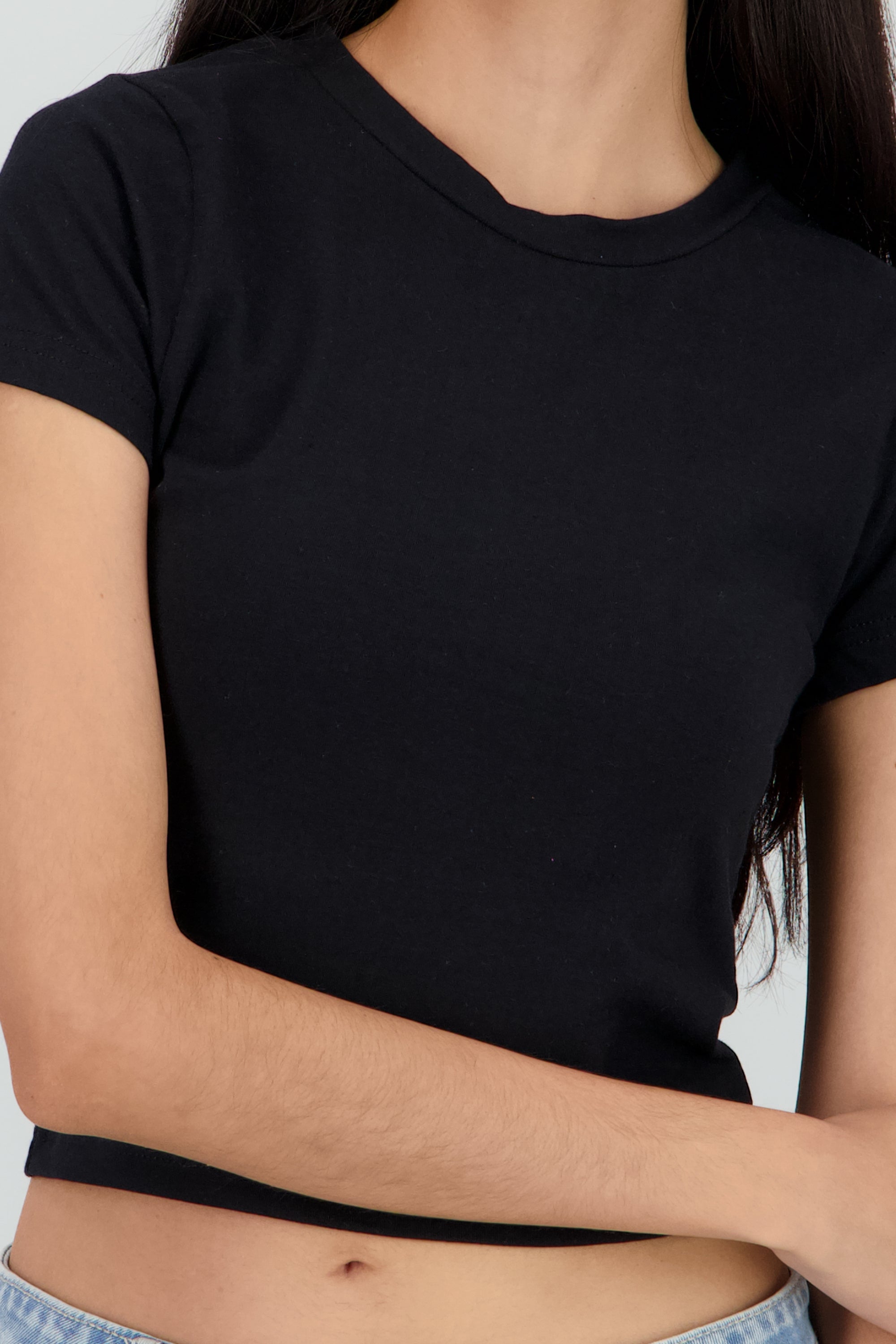 Top liso de cuello redondo NEGRO