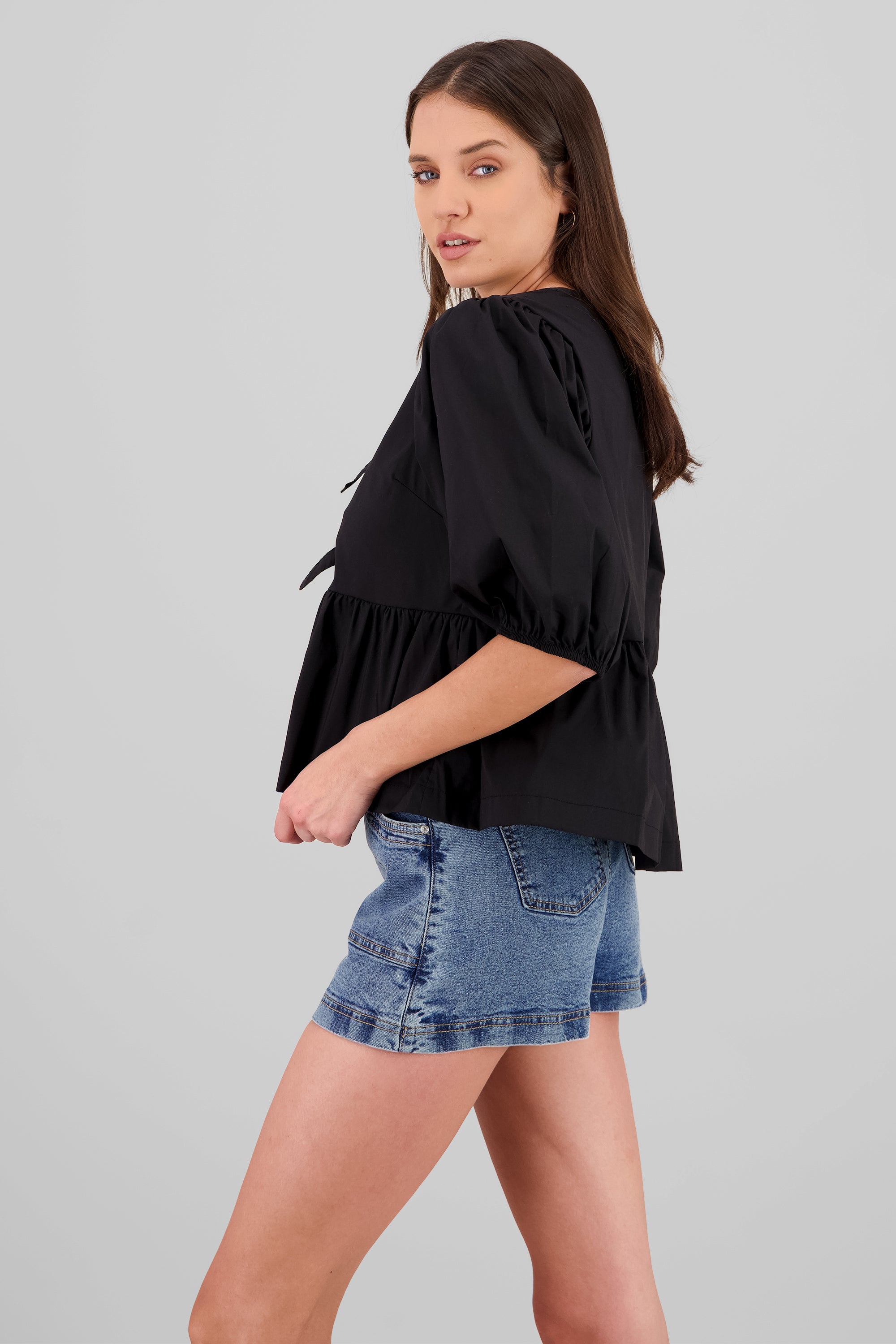 Blusa abullonada con moños lisa NEGRO