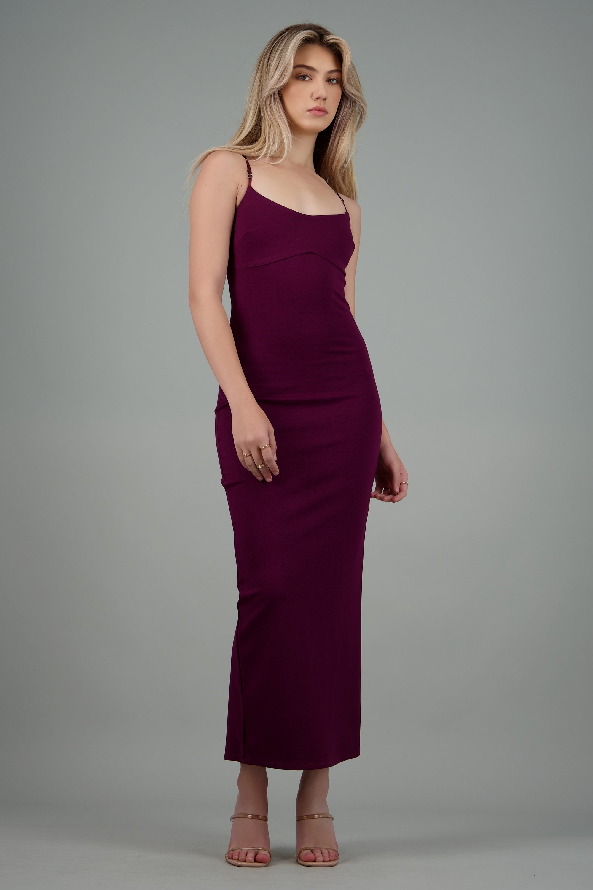 Maxi vestido bodycon liso UVA
