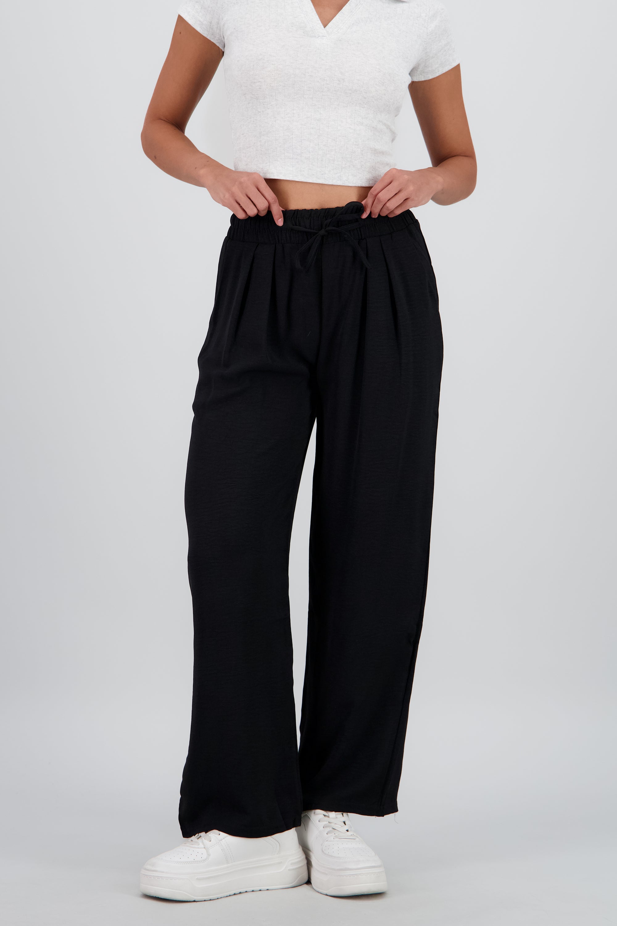 Pantalon fluido liso NEGRO