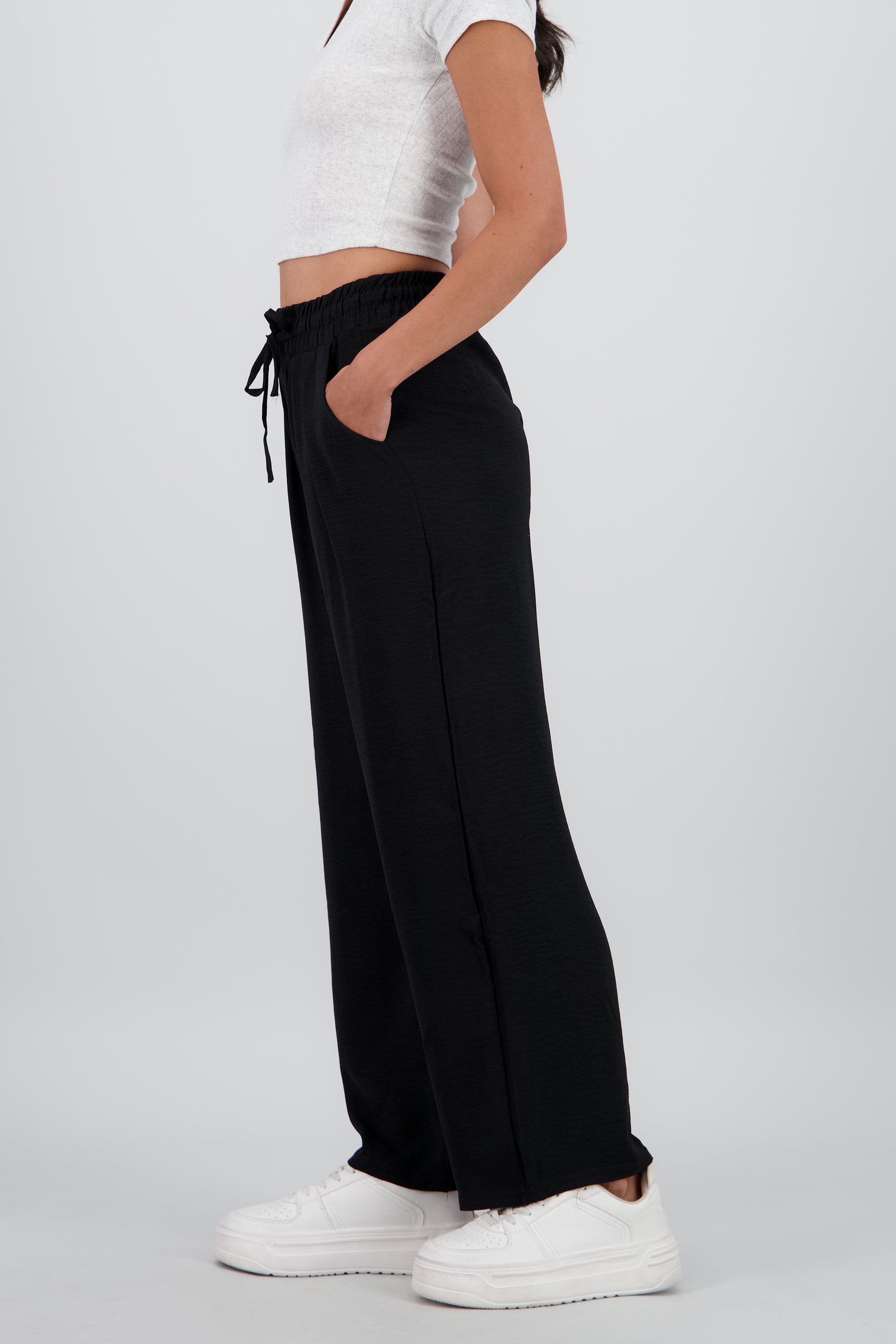 Pantalon fluido liso NEGRO