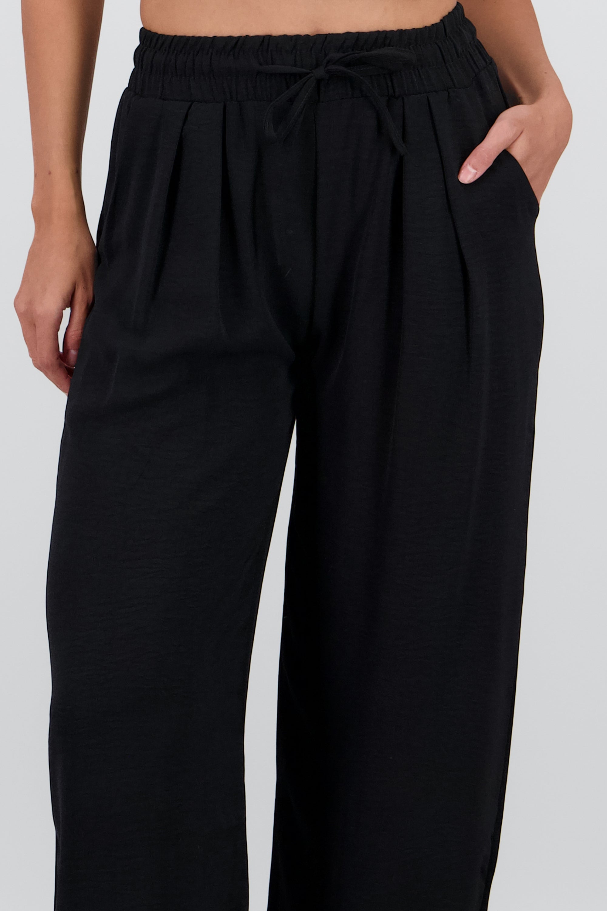 Pantalon fluido liso NEGRO