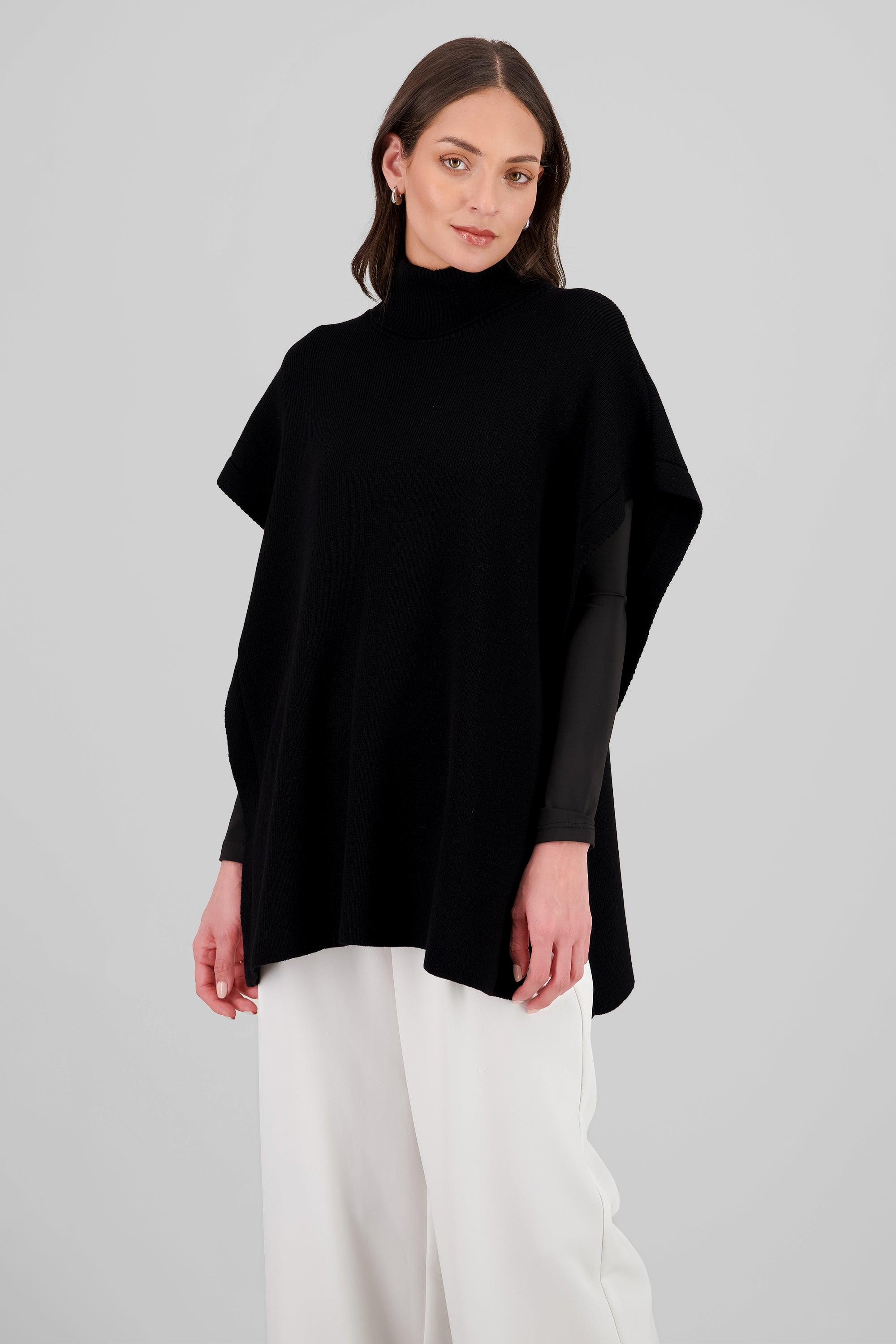 Poncho cuello alto sin mangas Hypsters NEGRO