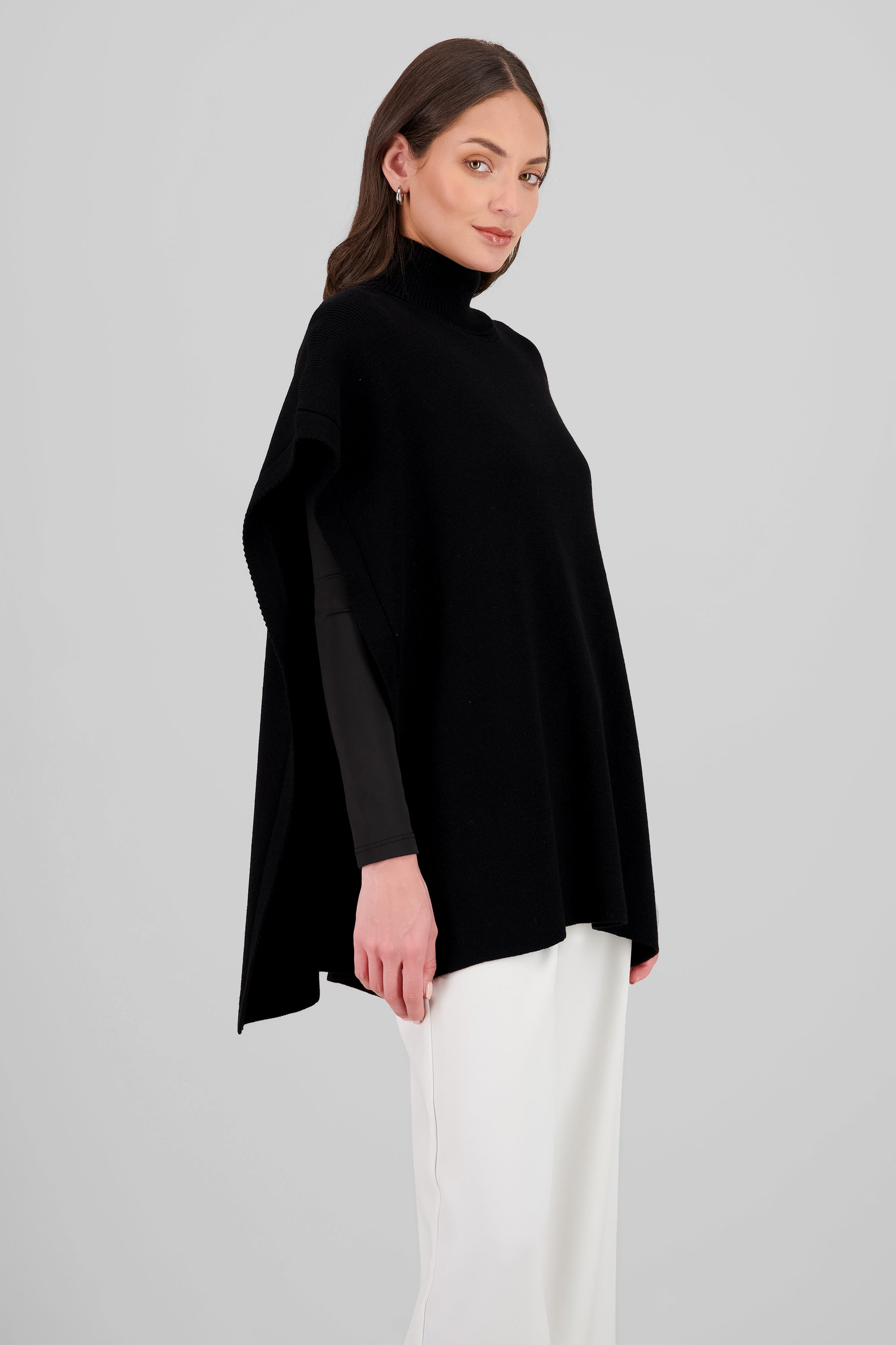 Poncho cuello alto sin mangas Hypsters NEGRO