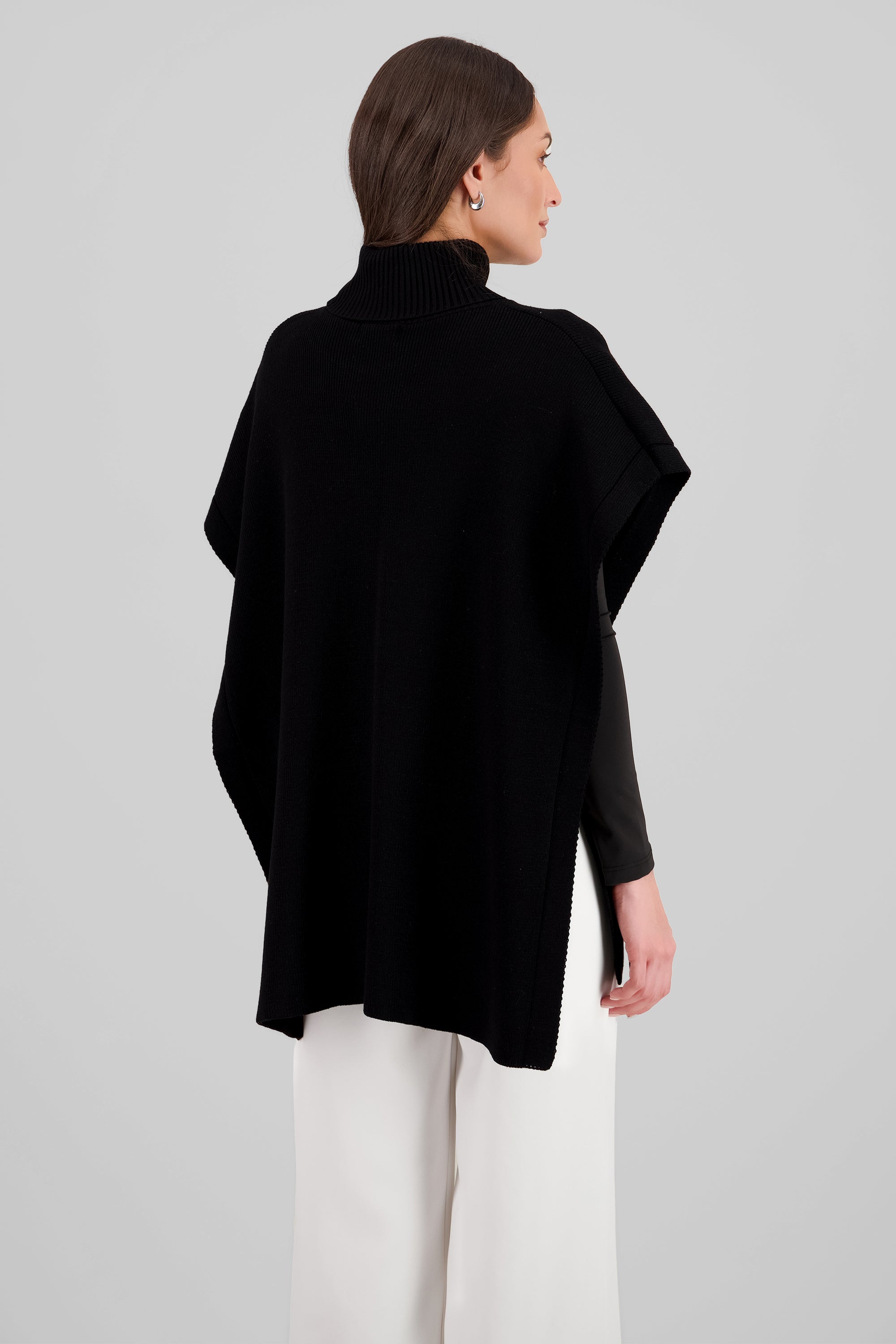 Poncho cuello alto sin mangas Hypsters NEGRO