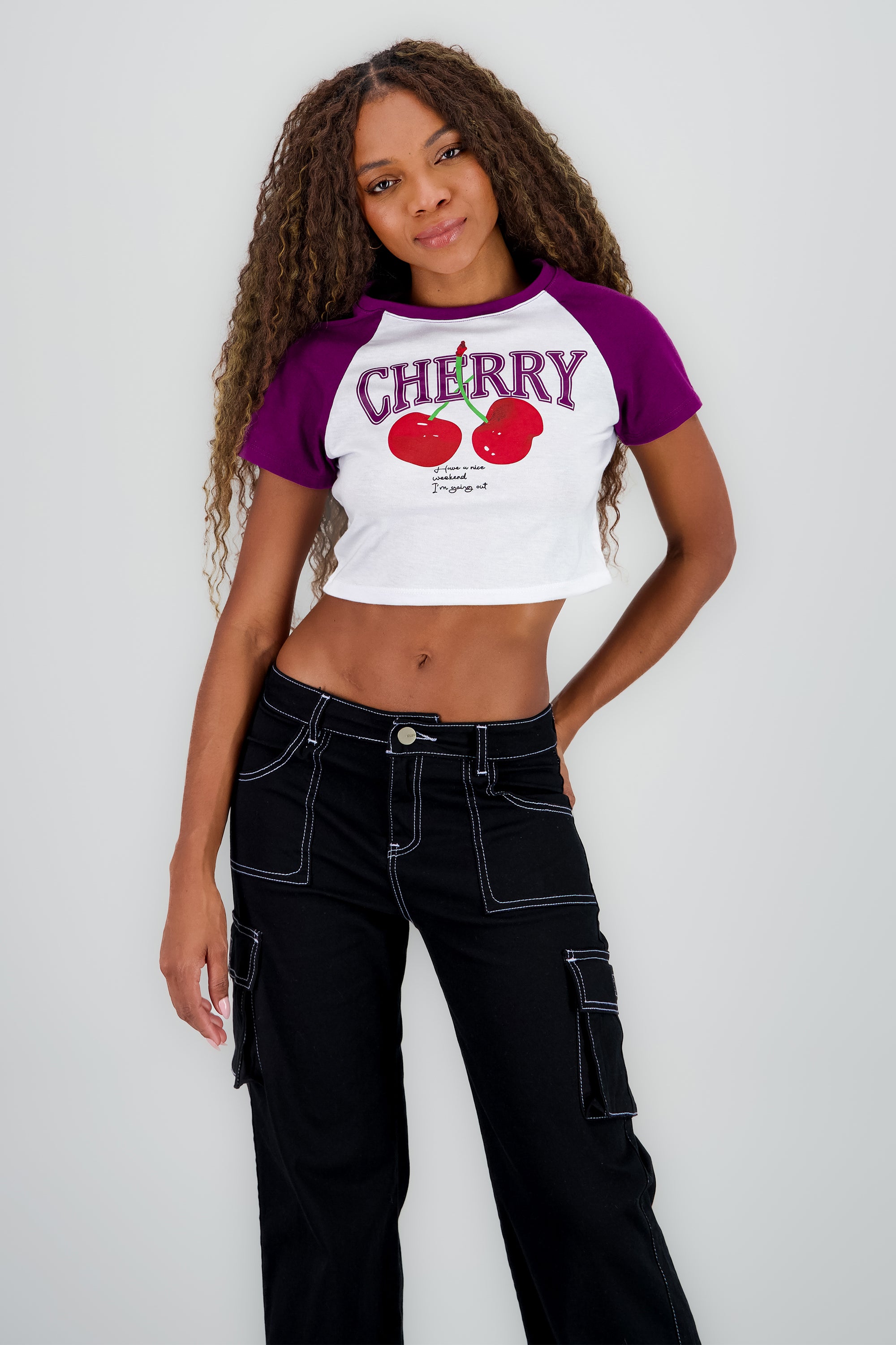 Playera crop cerezas contraste mangas