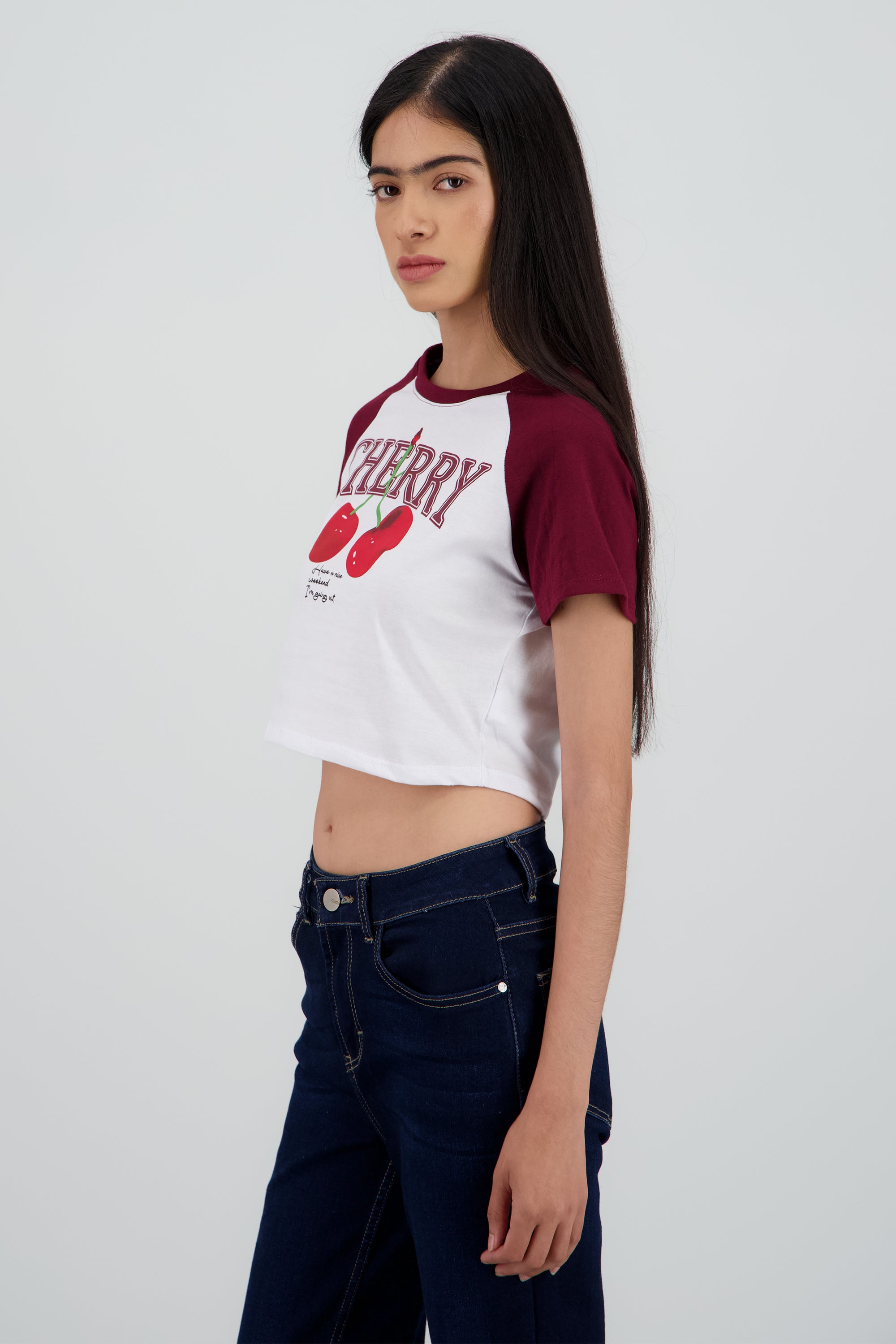 Playera crop cerezas contraste mangas VINO COMBO