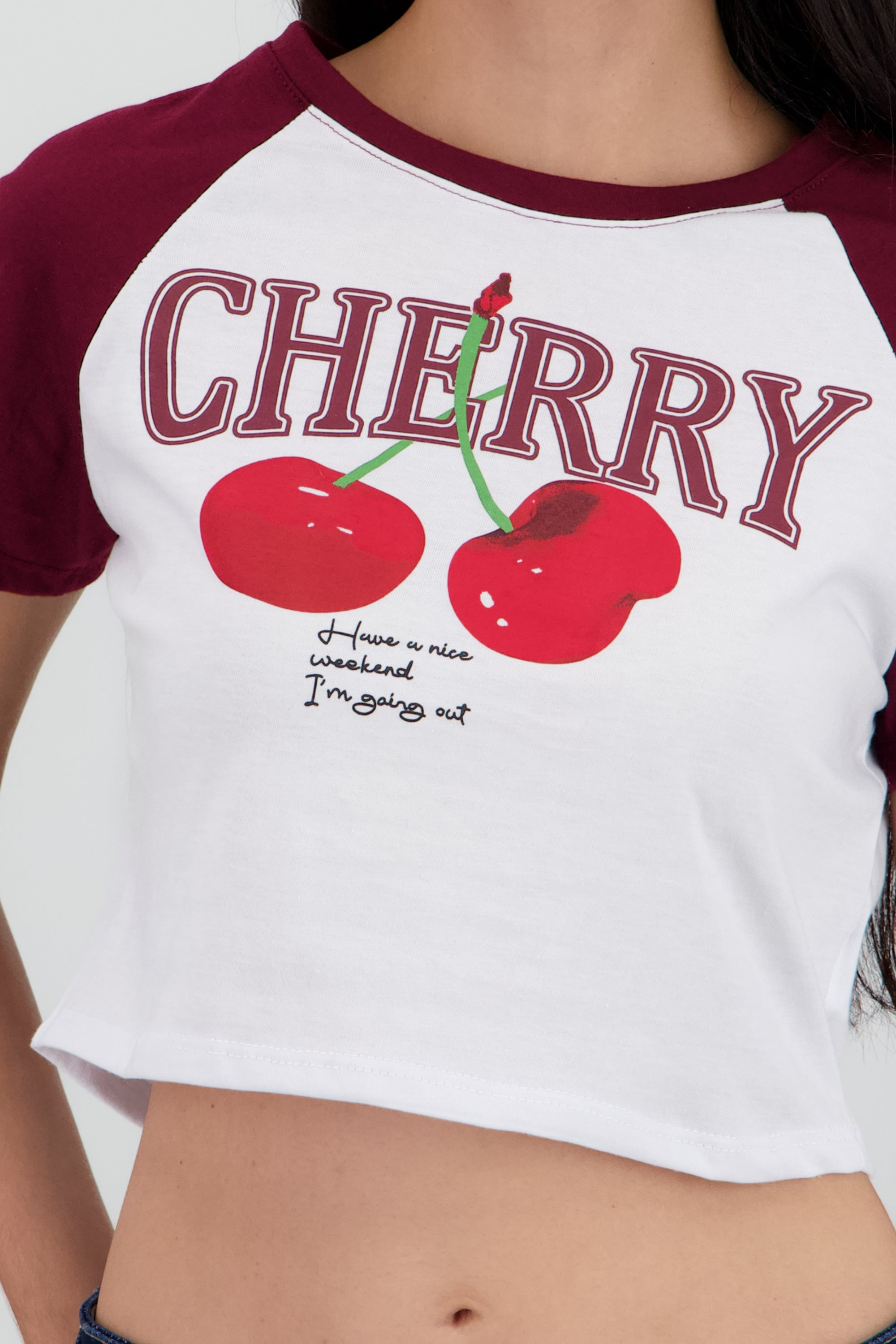 Playera crop cerezas contraste mangas VINO COMBO