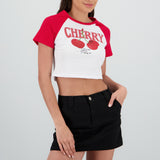 Playera crop cerezas contraste mangas