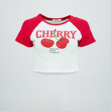 Playera crop cerezas contraste mangas