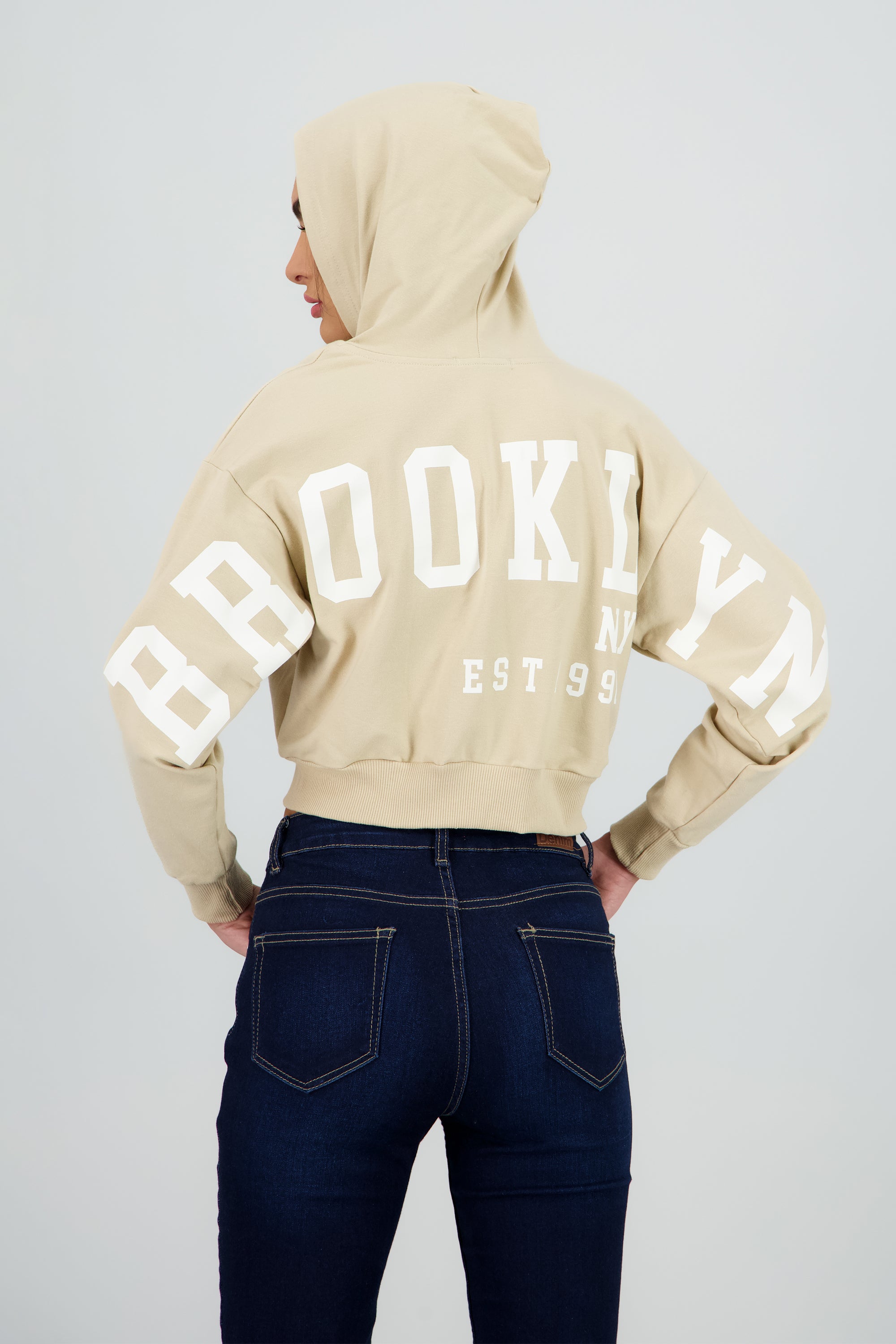 Sudadera crop cierre estampado espalda
