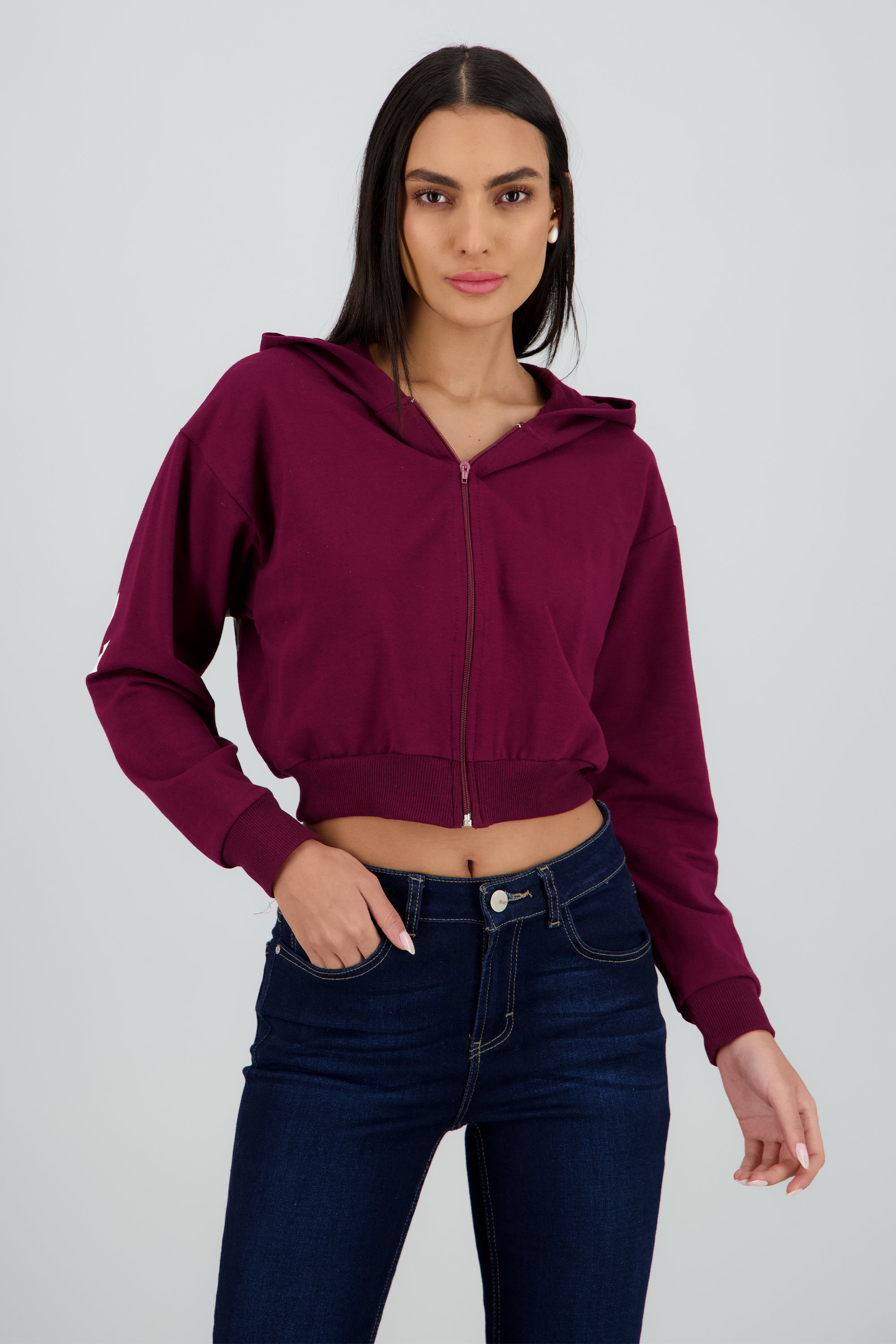 Sudadera crop cierre estampado espalda CIRUELA