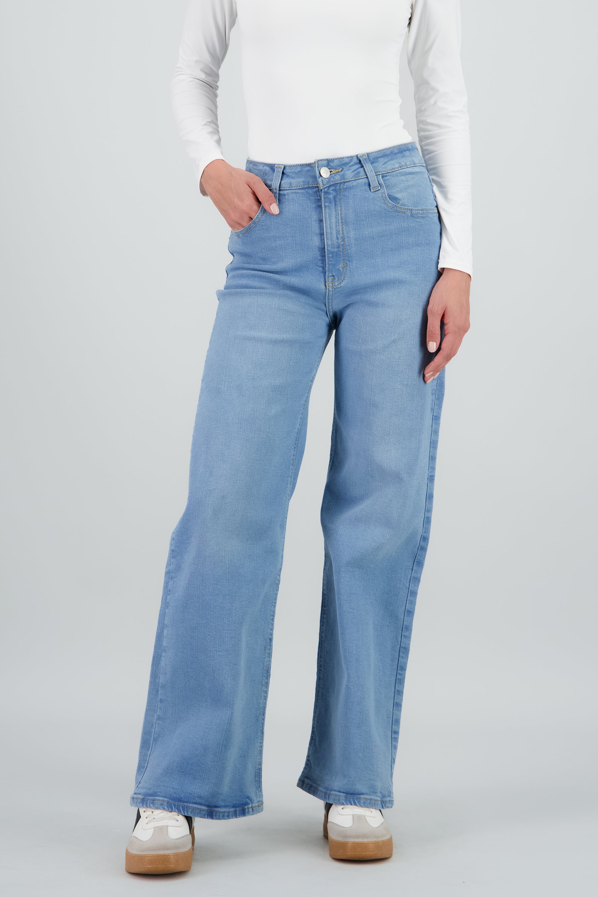 Jeans straight deslavado LIGHT WASH