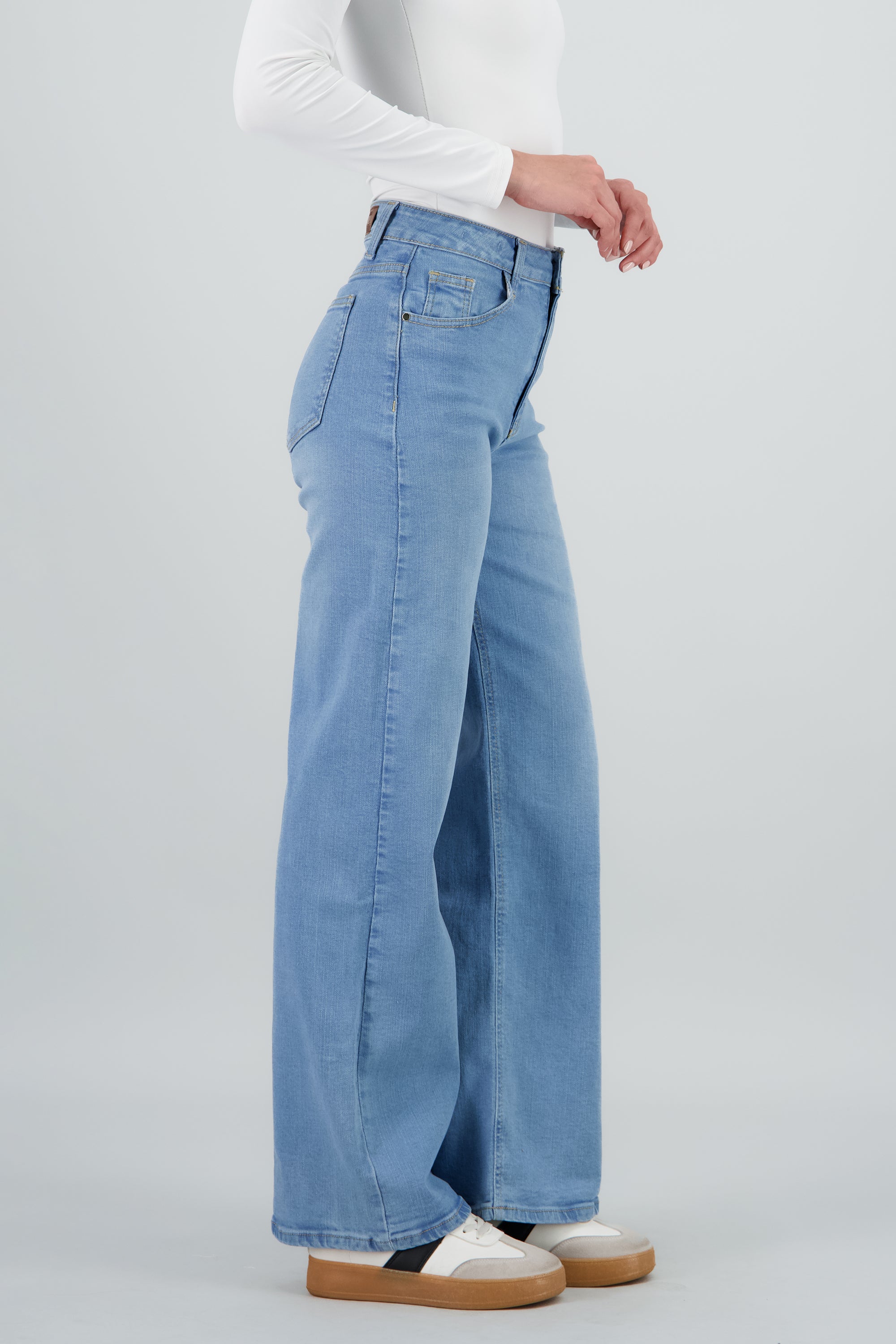 Jeans straight deslavado LIGHT WASH