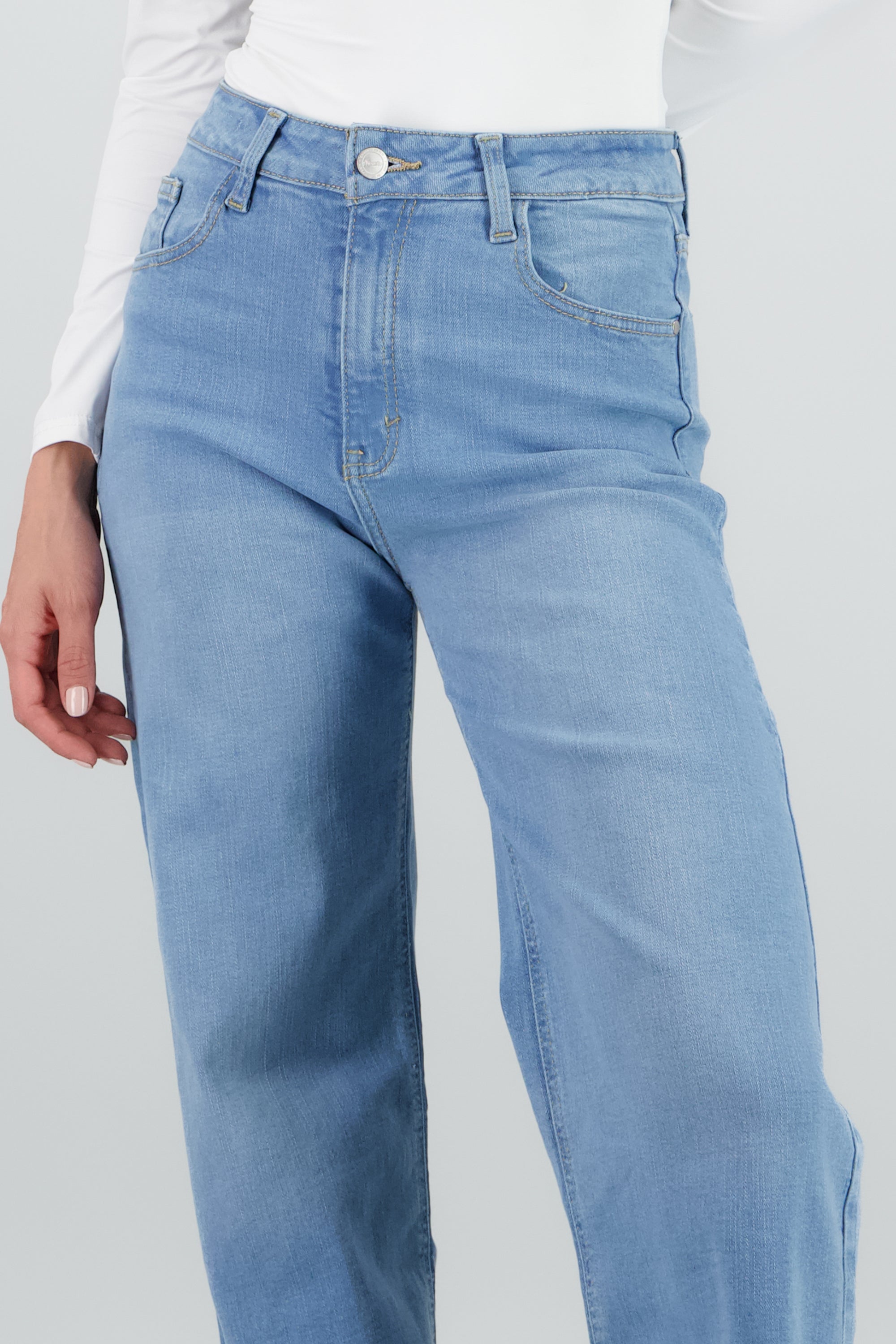 Jeans straight deslavado LIGHT WASH