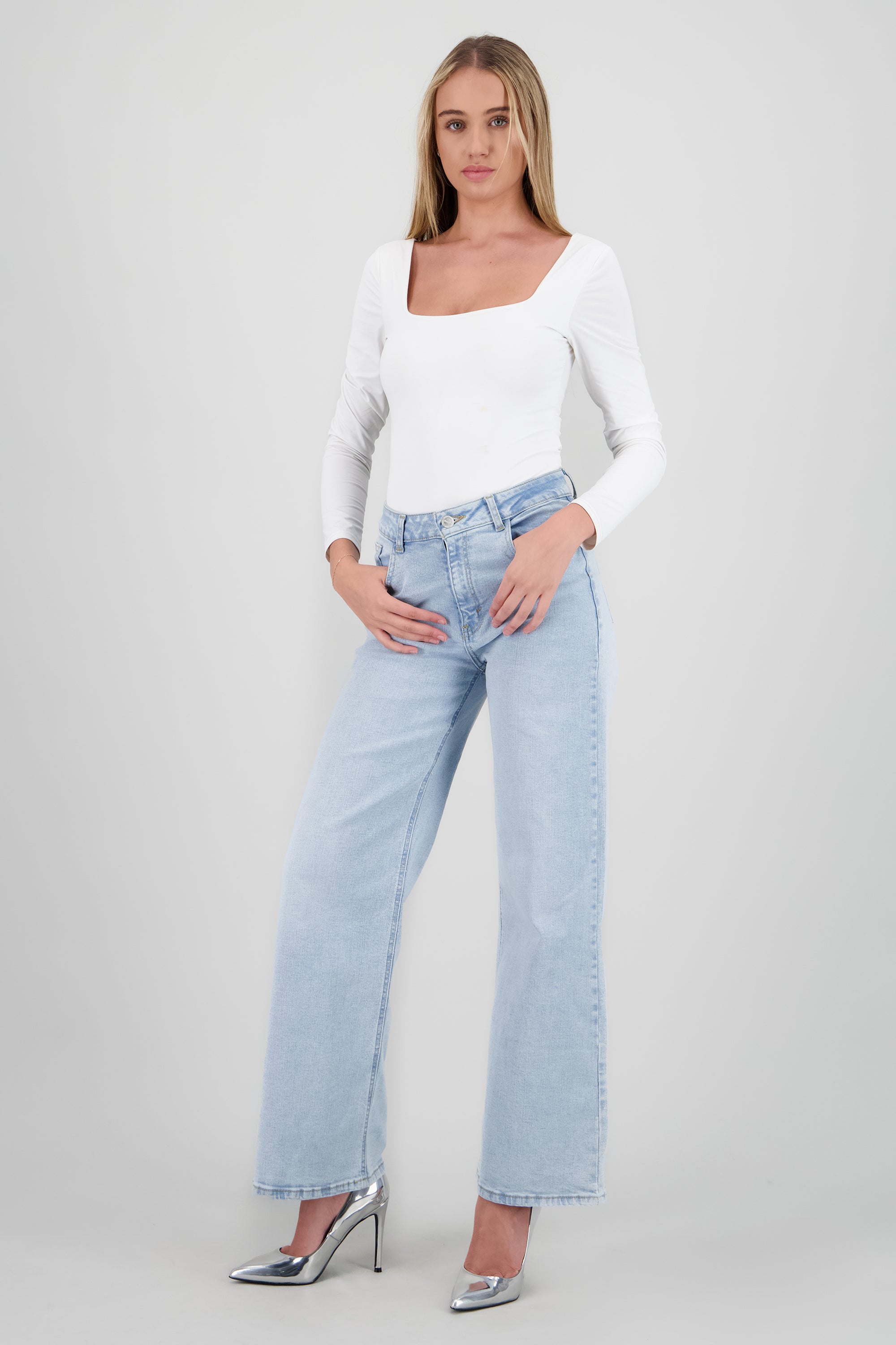 Jeans straight deslavado BLEACHED