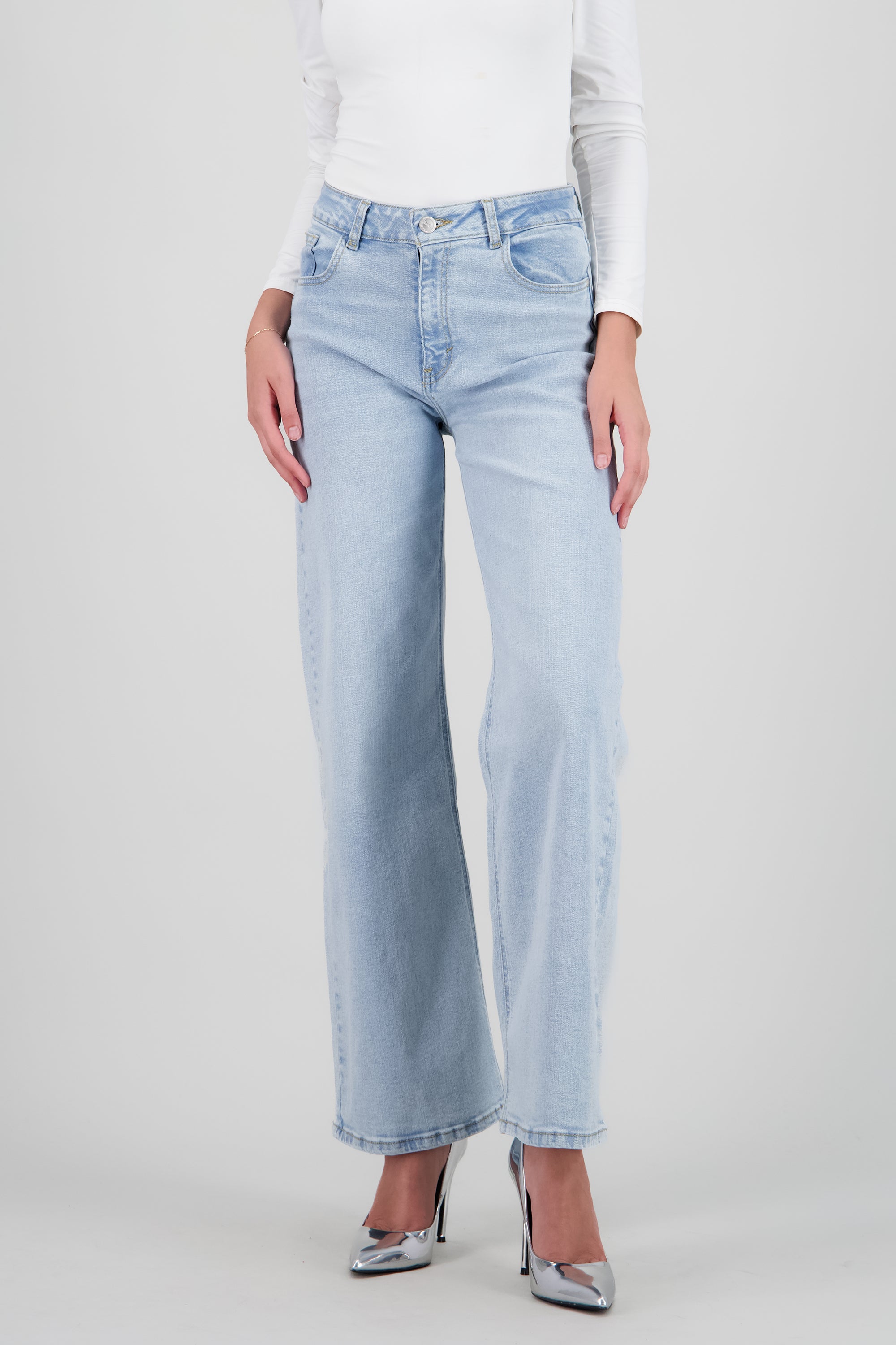 Jeans straight deslavado BLEACHED