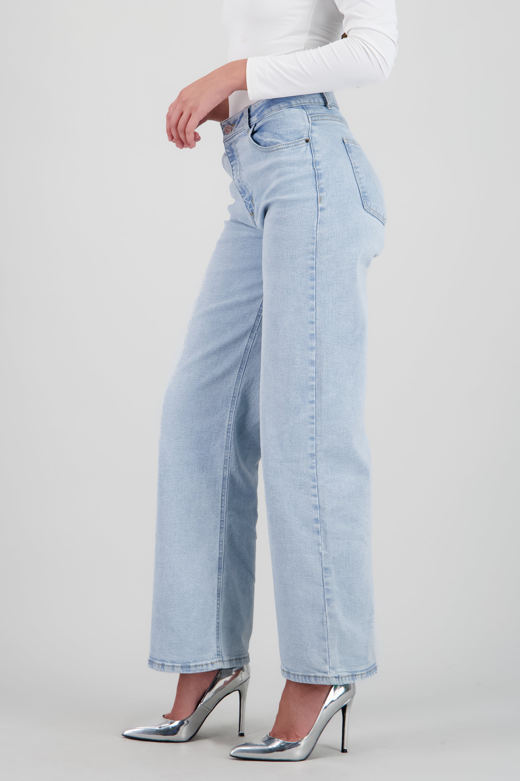 Jeans straight deslavado BLEACHED