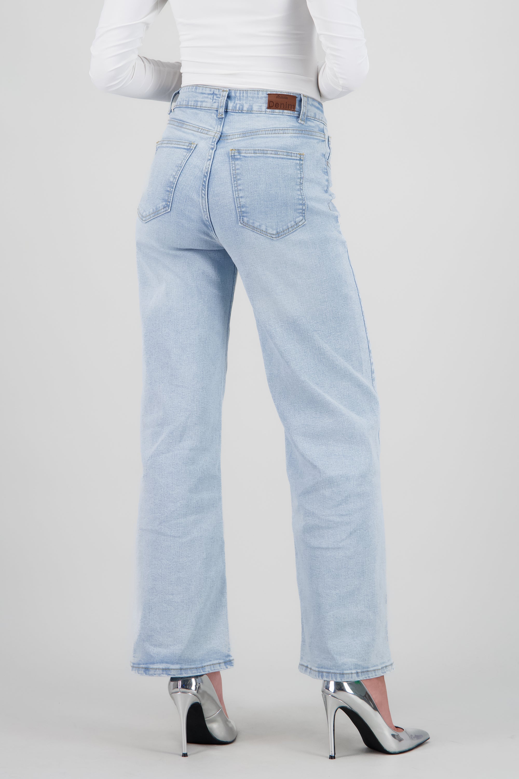 Jeans straight deslavado BLEACHED